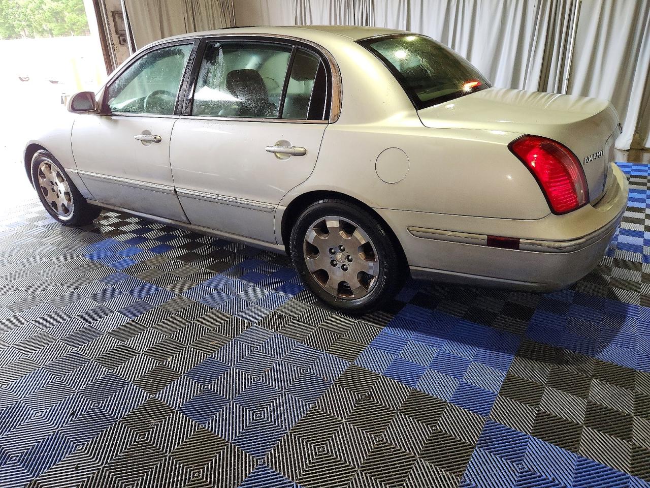 2008 Kia Amanti Silver vin: KNALD125285166628