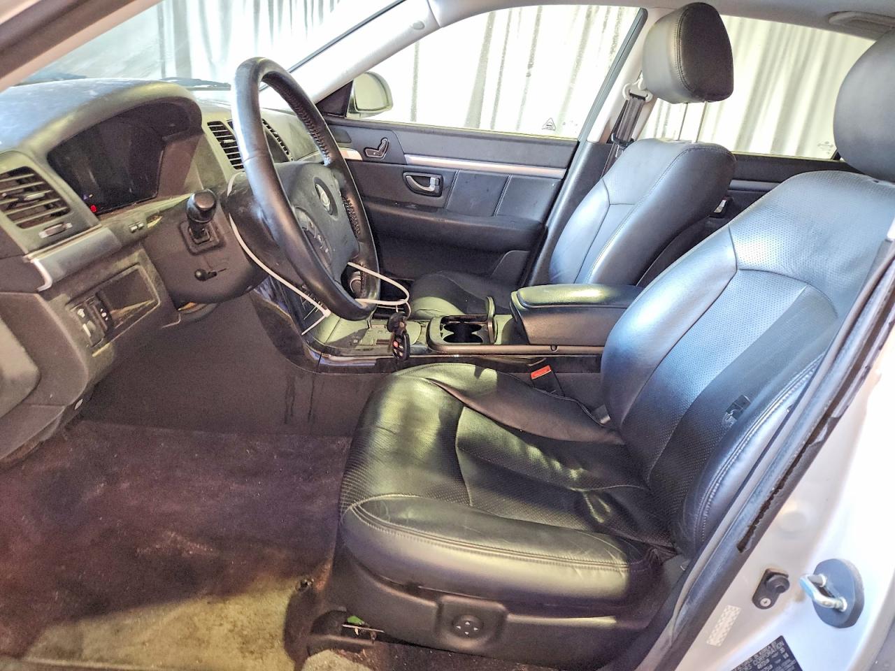 2008 Kia Amanti Silver vin: KNALD125285166628