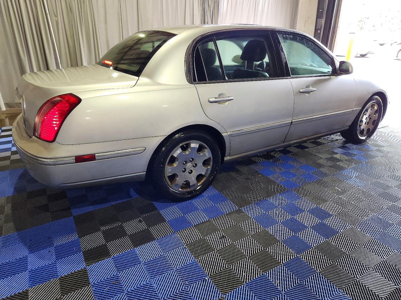 2008 Kia Amanti Silver vin: KNALD125285166628