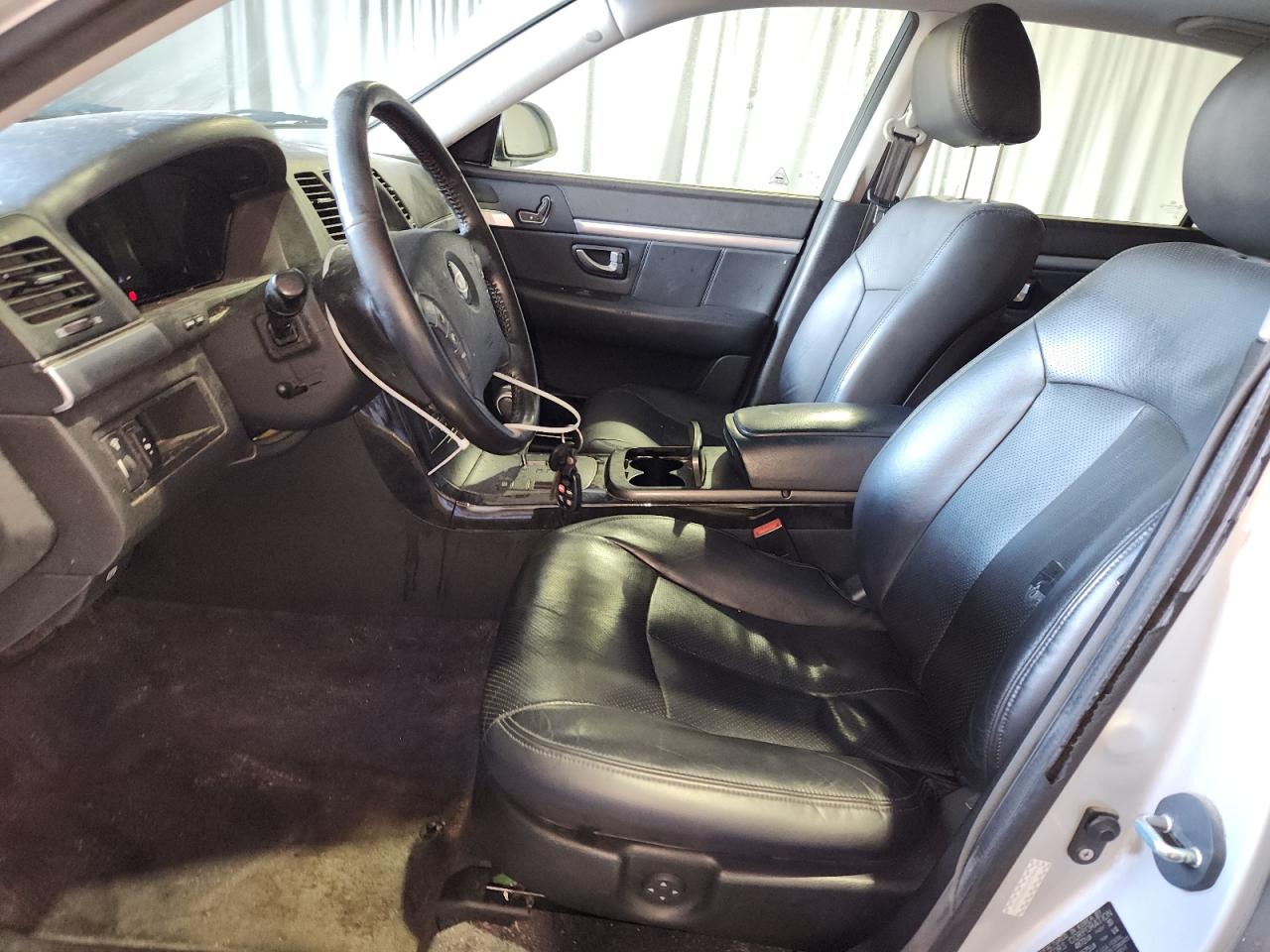 2008 Kia Amanti Silver vin: KNALD125285166628 Damage: Left Front Seat Back, Torn, 1 To 2 Inches