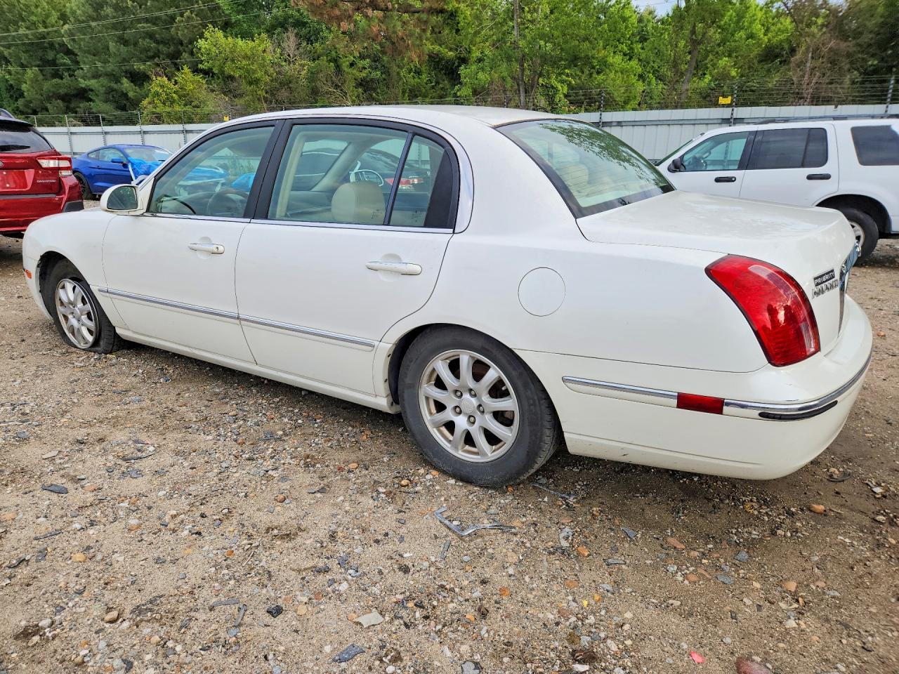 2007 Kia Amanti Base White vin: KNALD125375139002