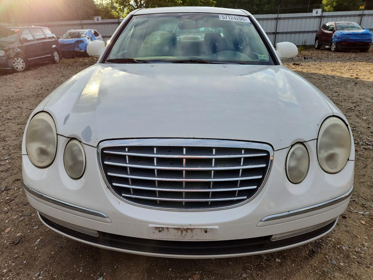 2007 Kia Amanti Base White vin: KNALD125375139002
