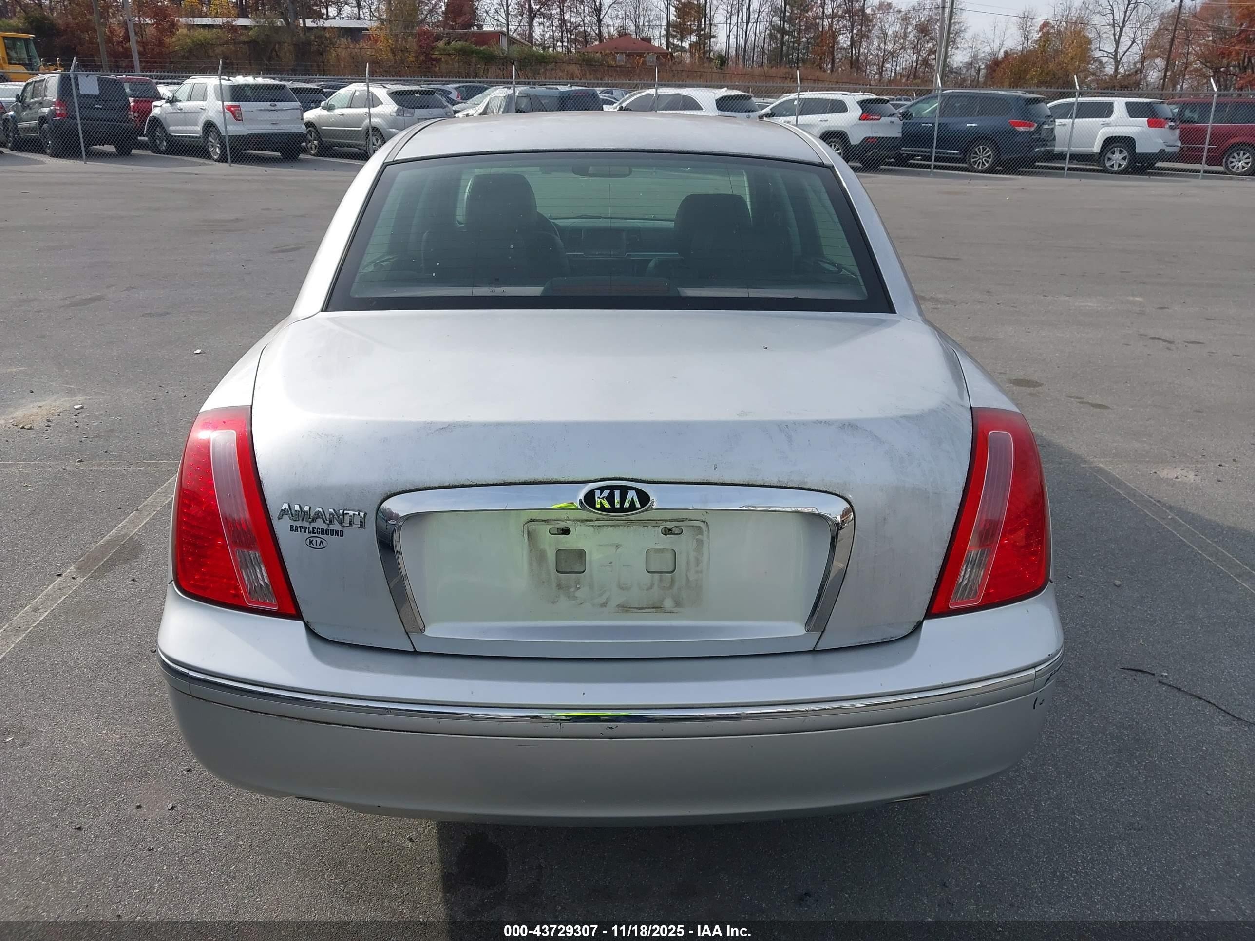 2008 Kia Amanti   Silver vin: KNALD125385144007