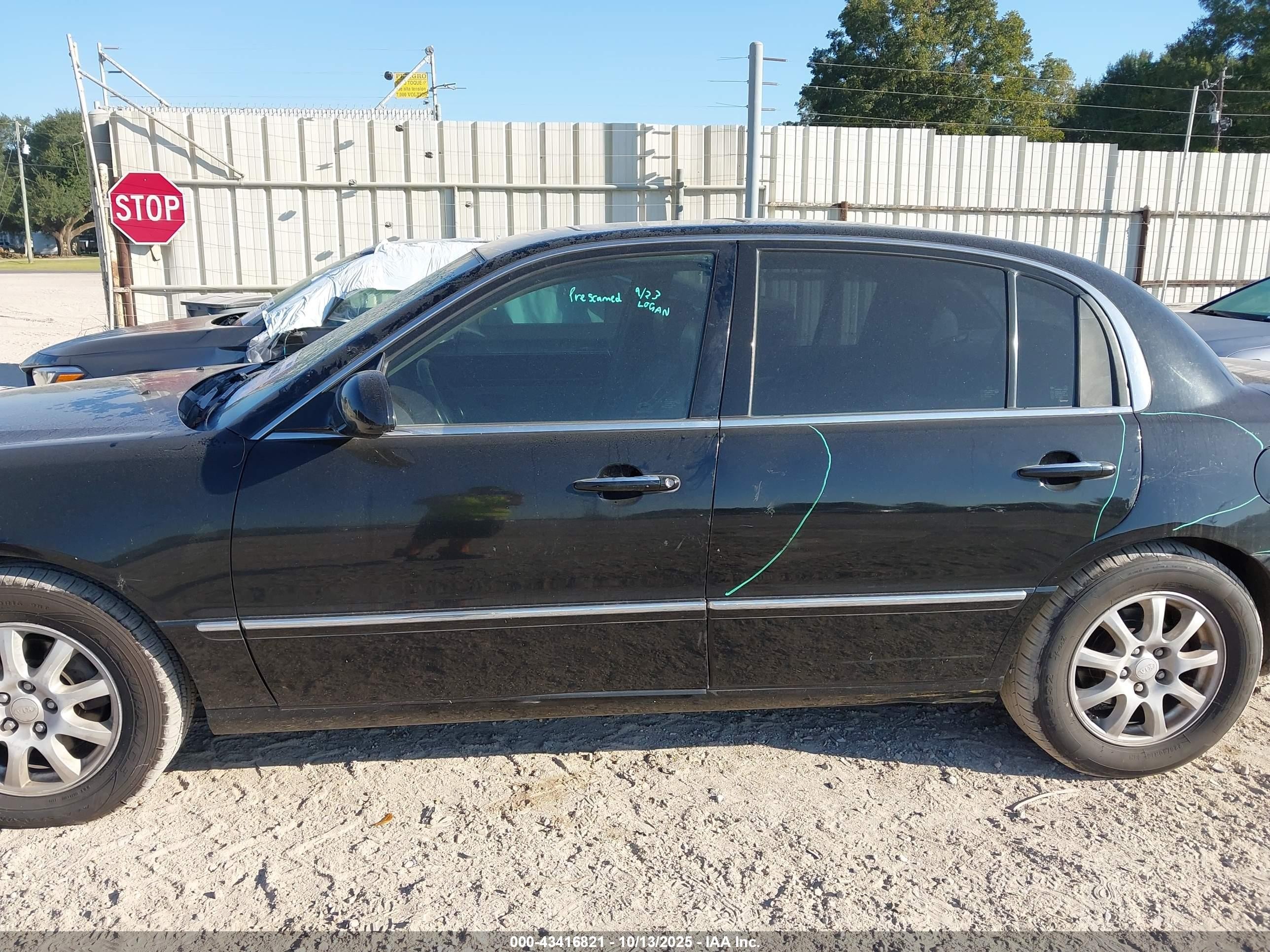 2008 Kia Amanti   Black vin: KNALD125385167433