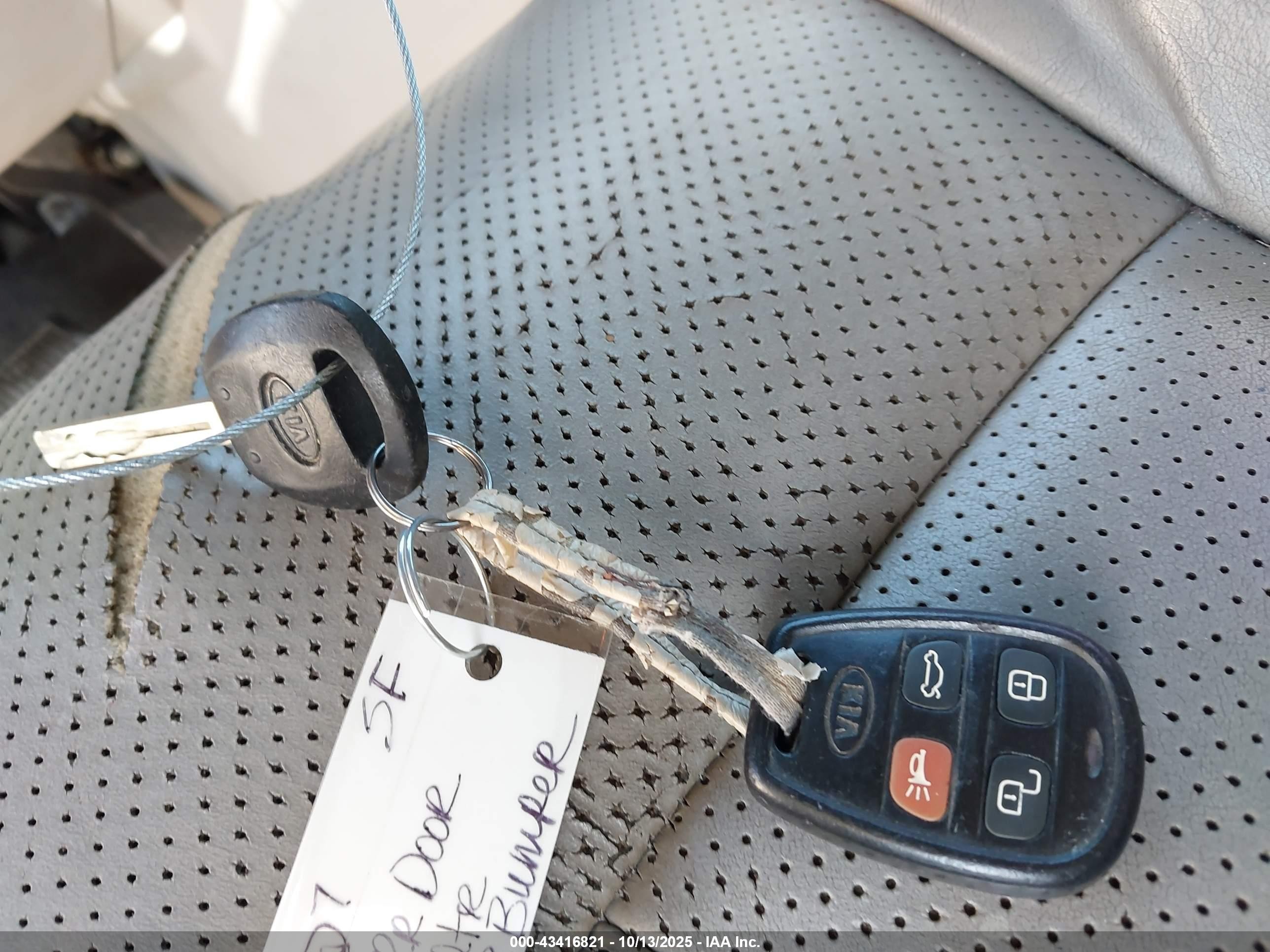 2008 Kia Amanti   Black vin: KNALD125385167433
