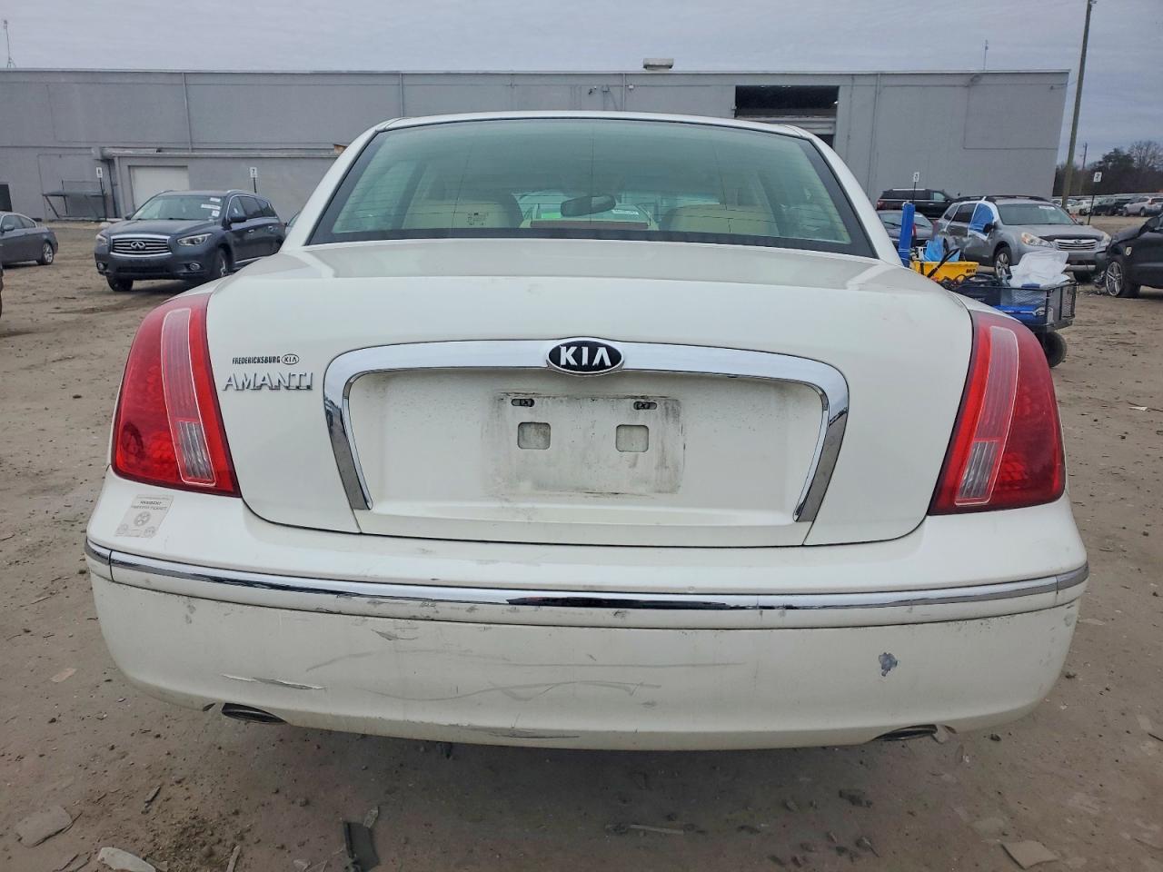 2007 Kia Amanti White vin: KNALD125475130518