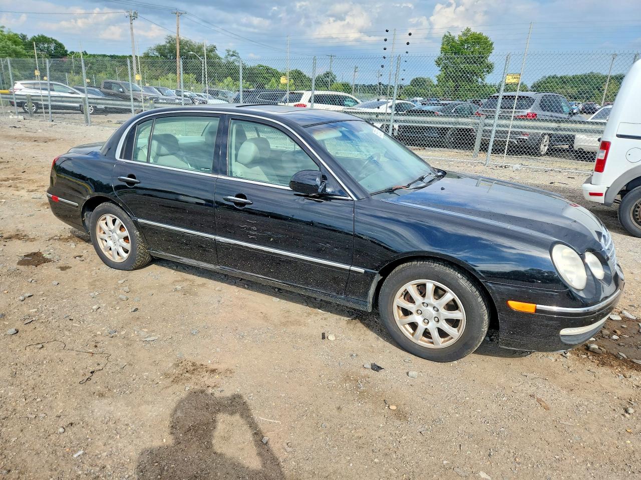 2008 Kia Amanti Base Black vin: KNALD125485144081
