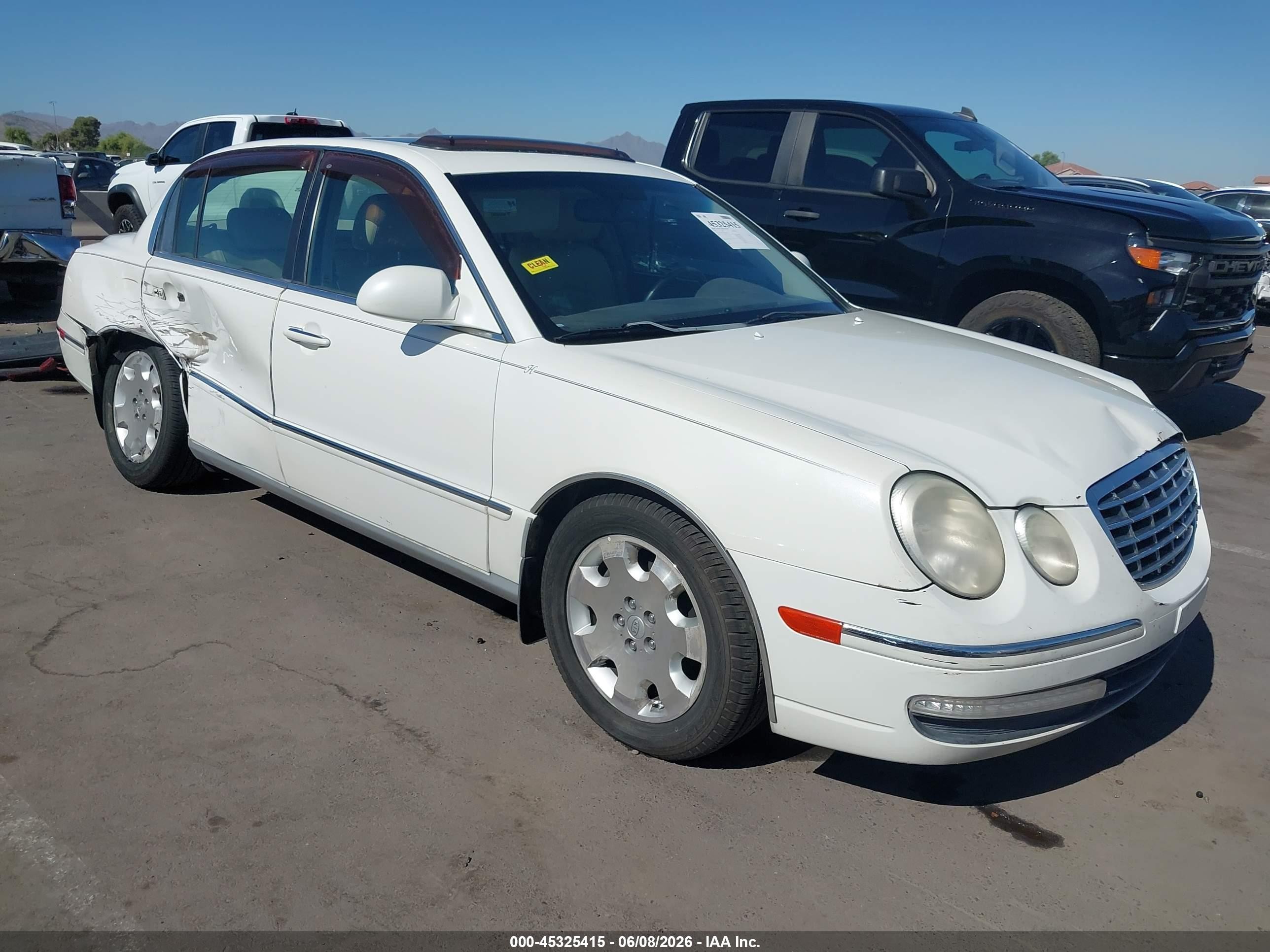 2007 Kia Amanti   White vin: KNALD125675121366