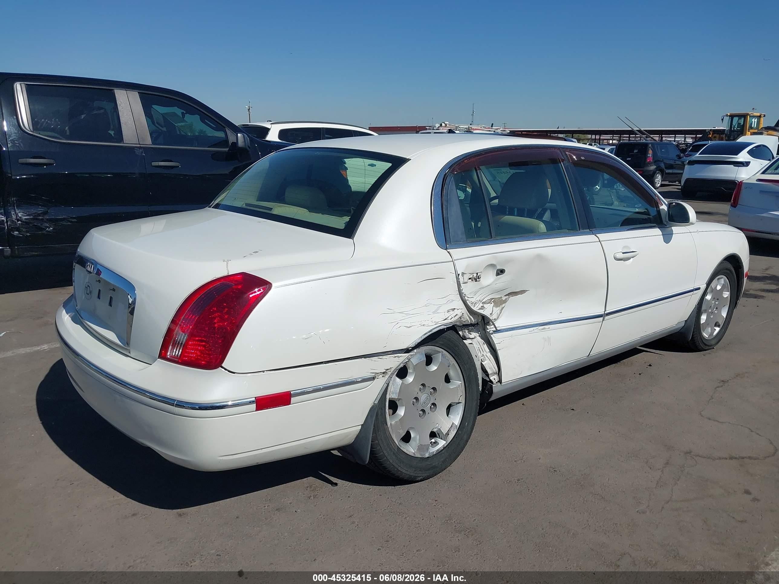 2007 Kia Amanti   White vin: KNALD125675121366