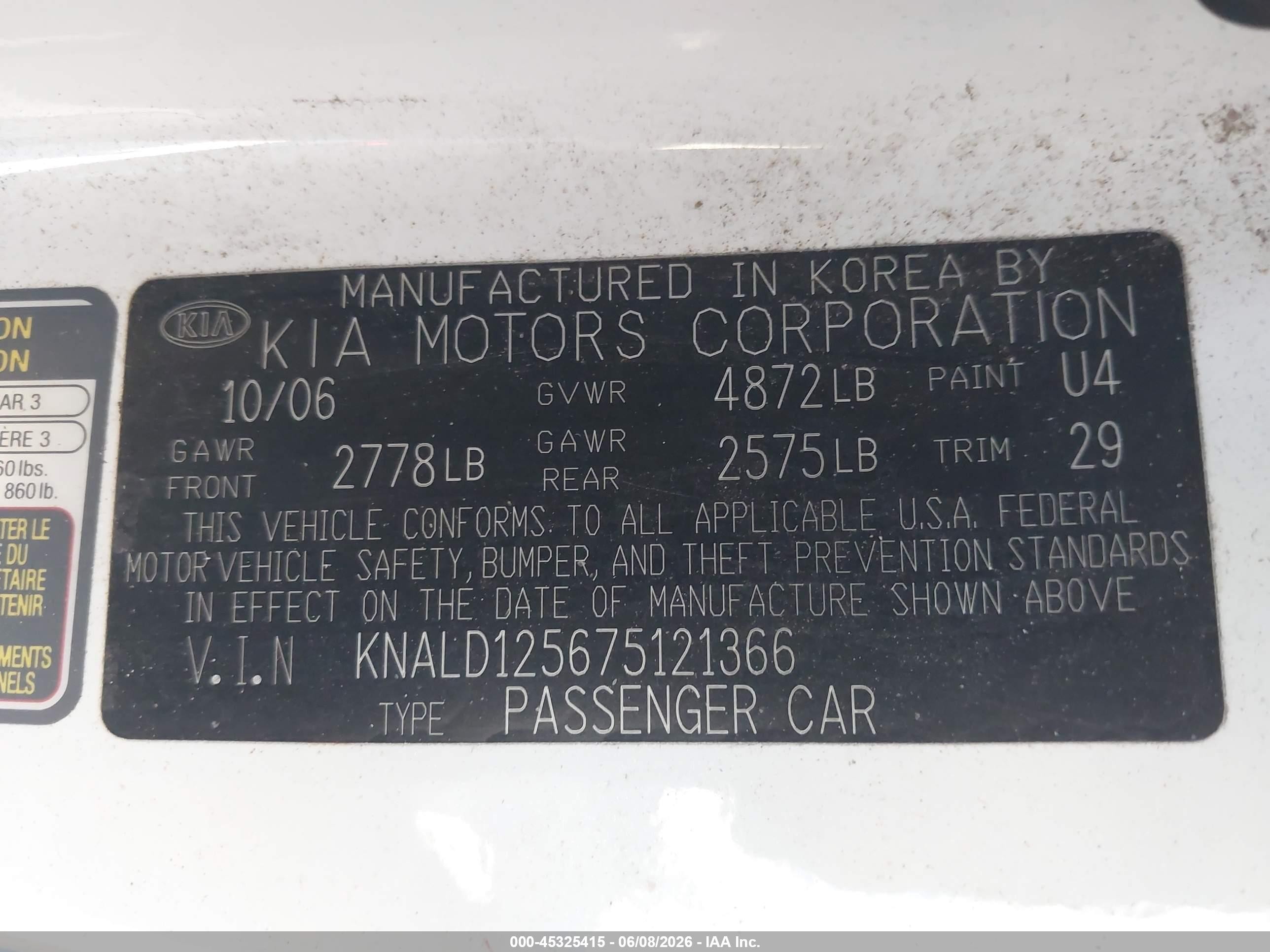 2007 Kia Amanti   White vin: KNALD125675121366