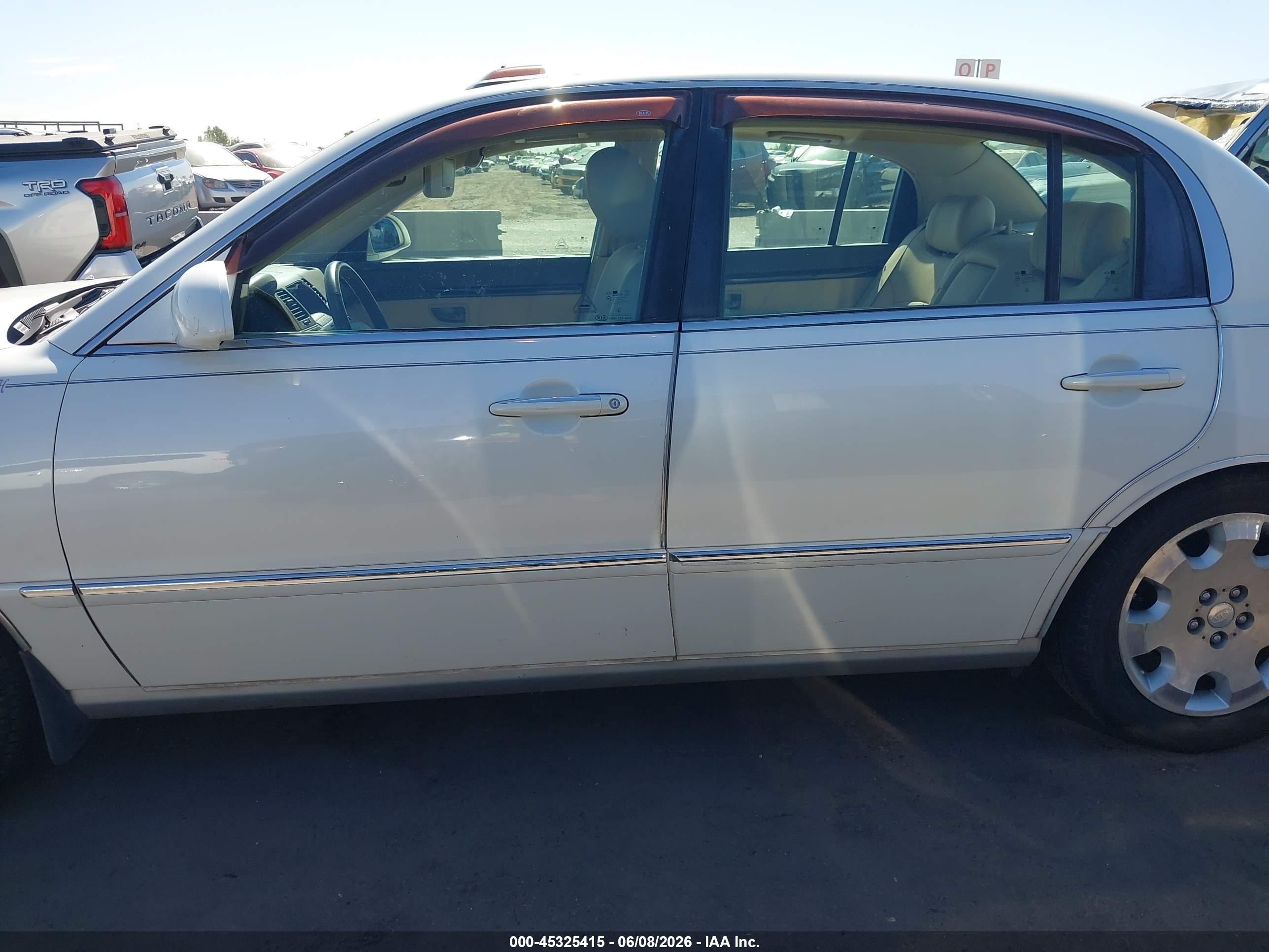 2007 Kia Amanti   White vin: KNALD125675121366