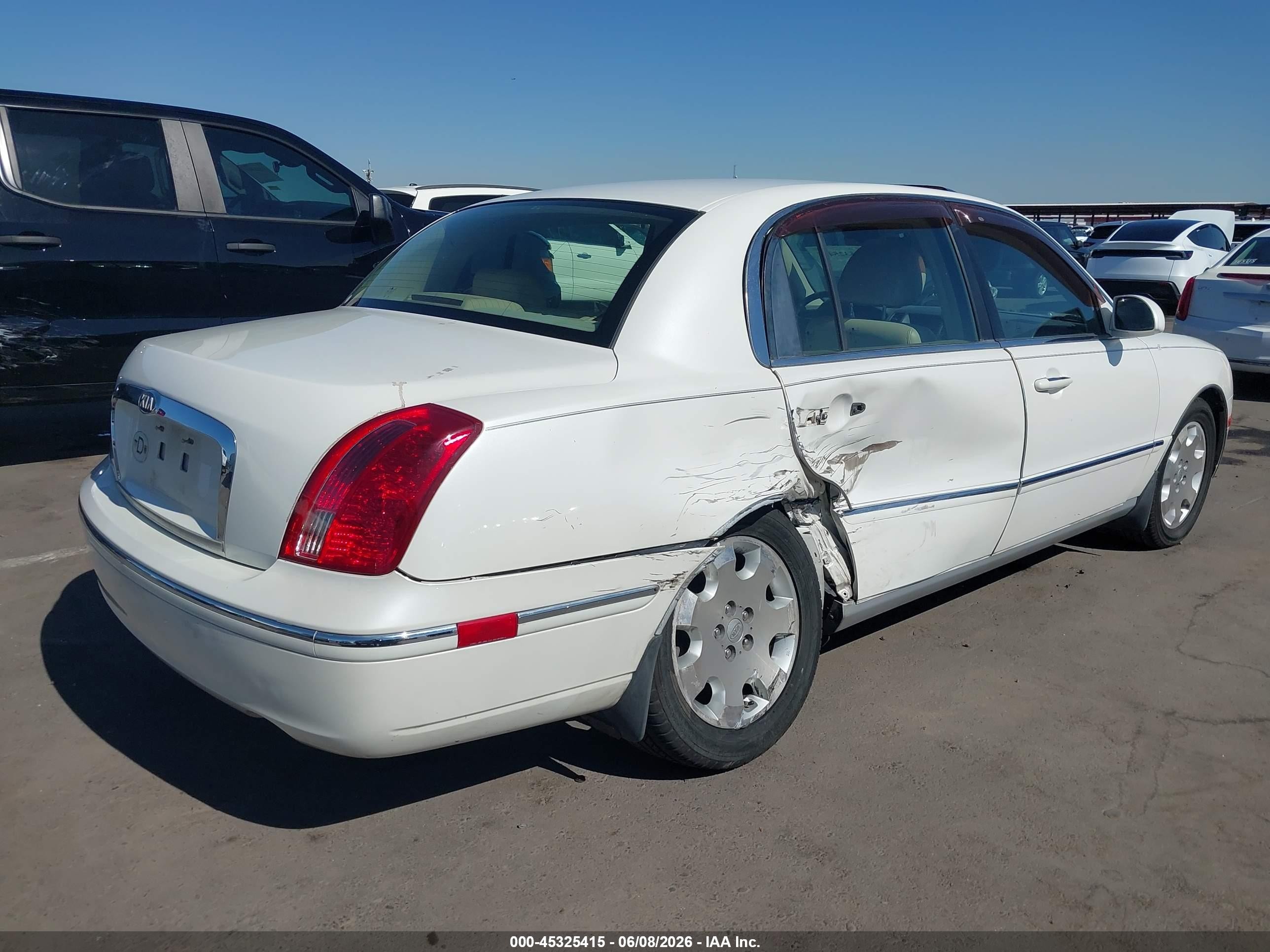 2007 Kia Amanti   White vin: KNALD125675121366