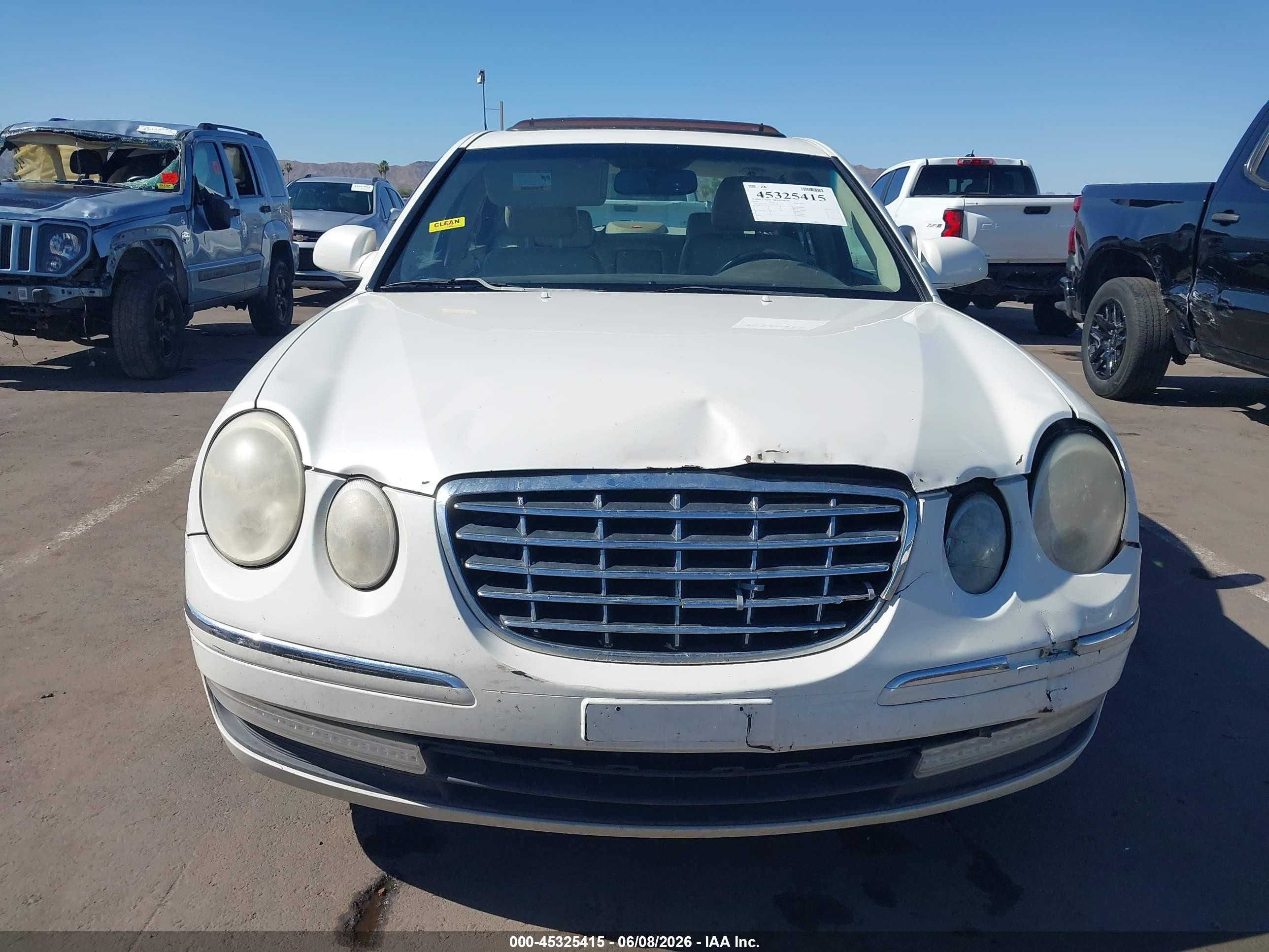 2007 Kia Amanti   White vin: KNALD125675121366