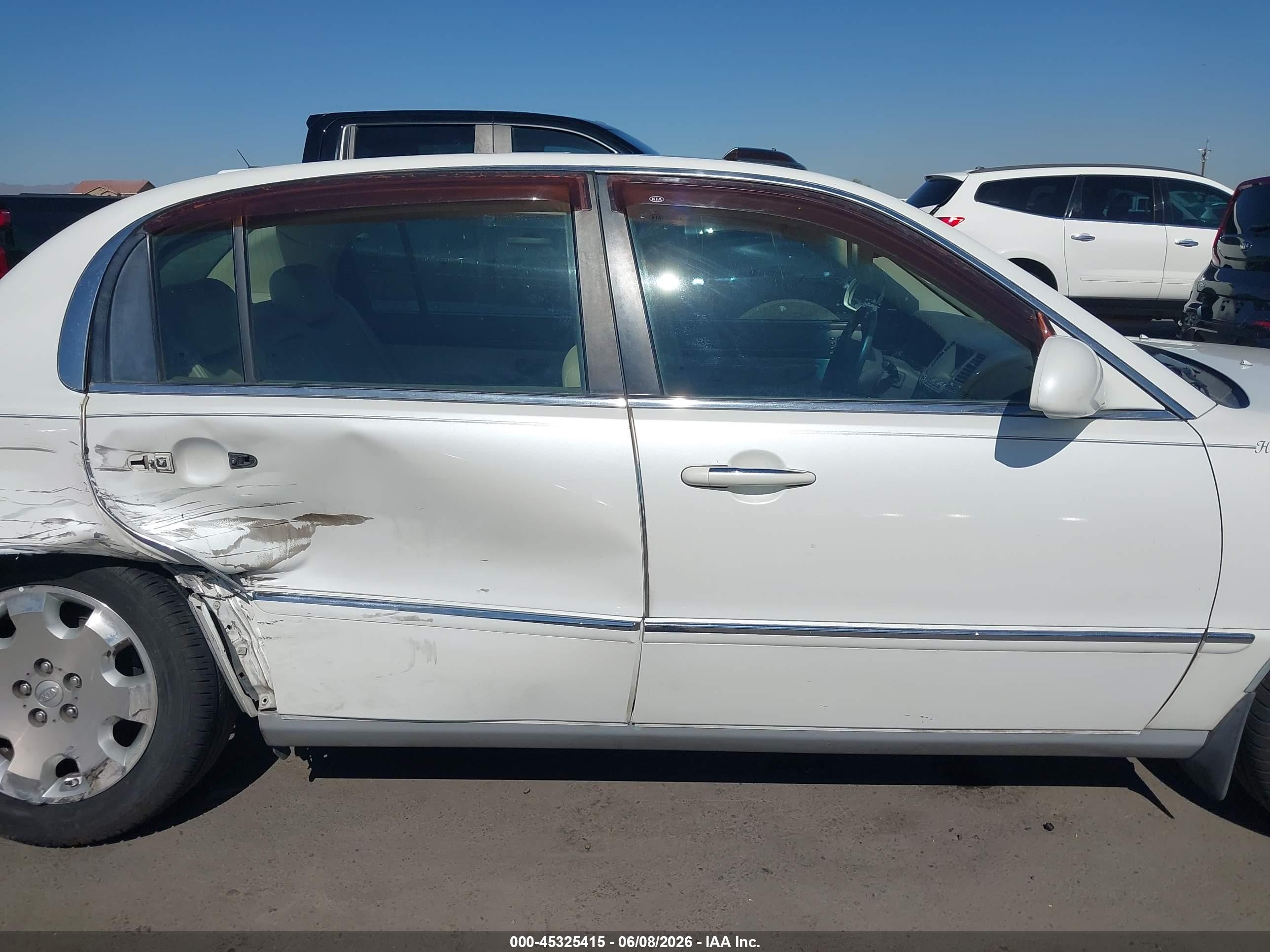 2007 Kia Amanti   White vin: KNALD125675121366