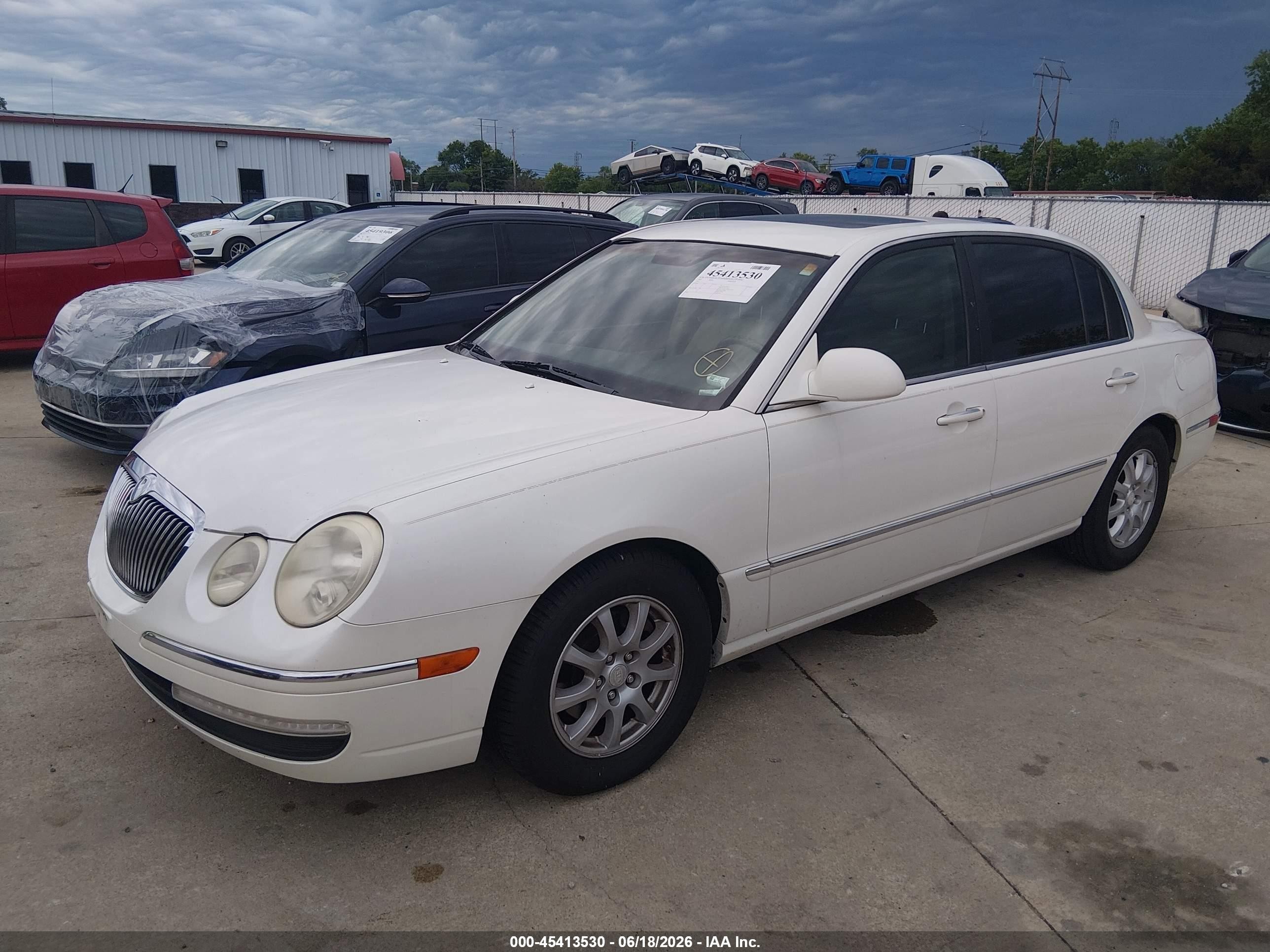 2007 Kia Amanti   White vin: KNALD125675137809