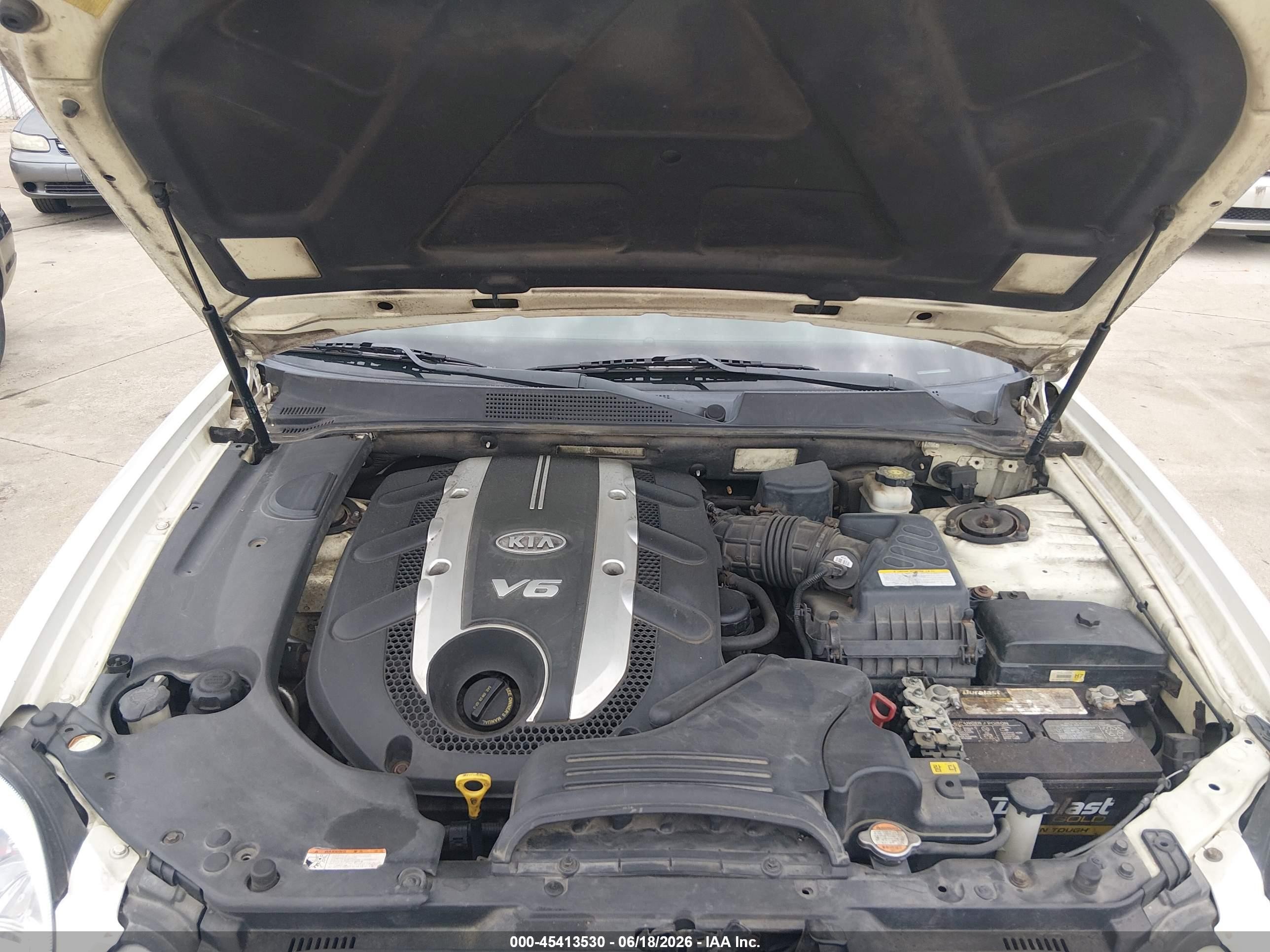 2007 Kia Amanti   White vin: KNALD125675137809