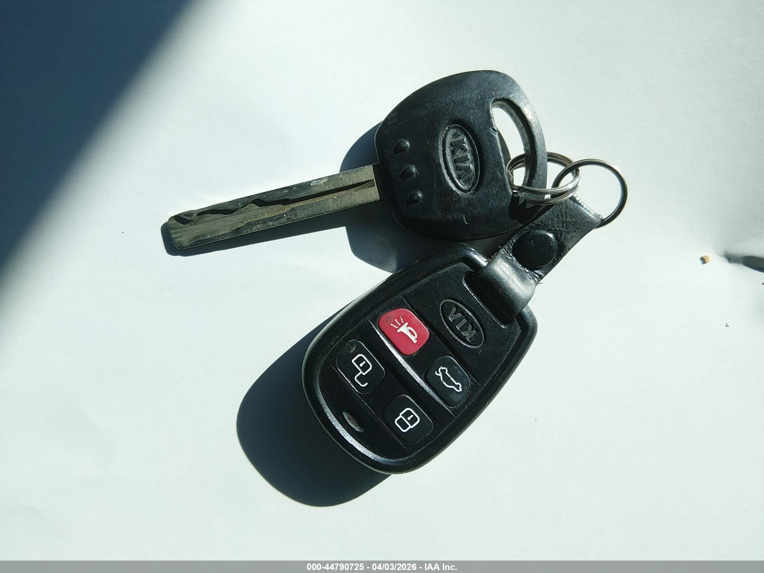 2008 Kia Amanti   Gray vin: KNALD125685151551