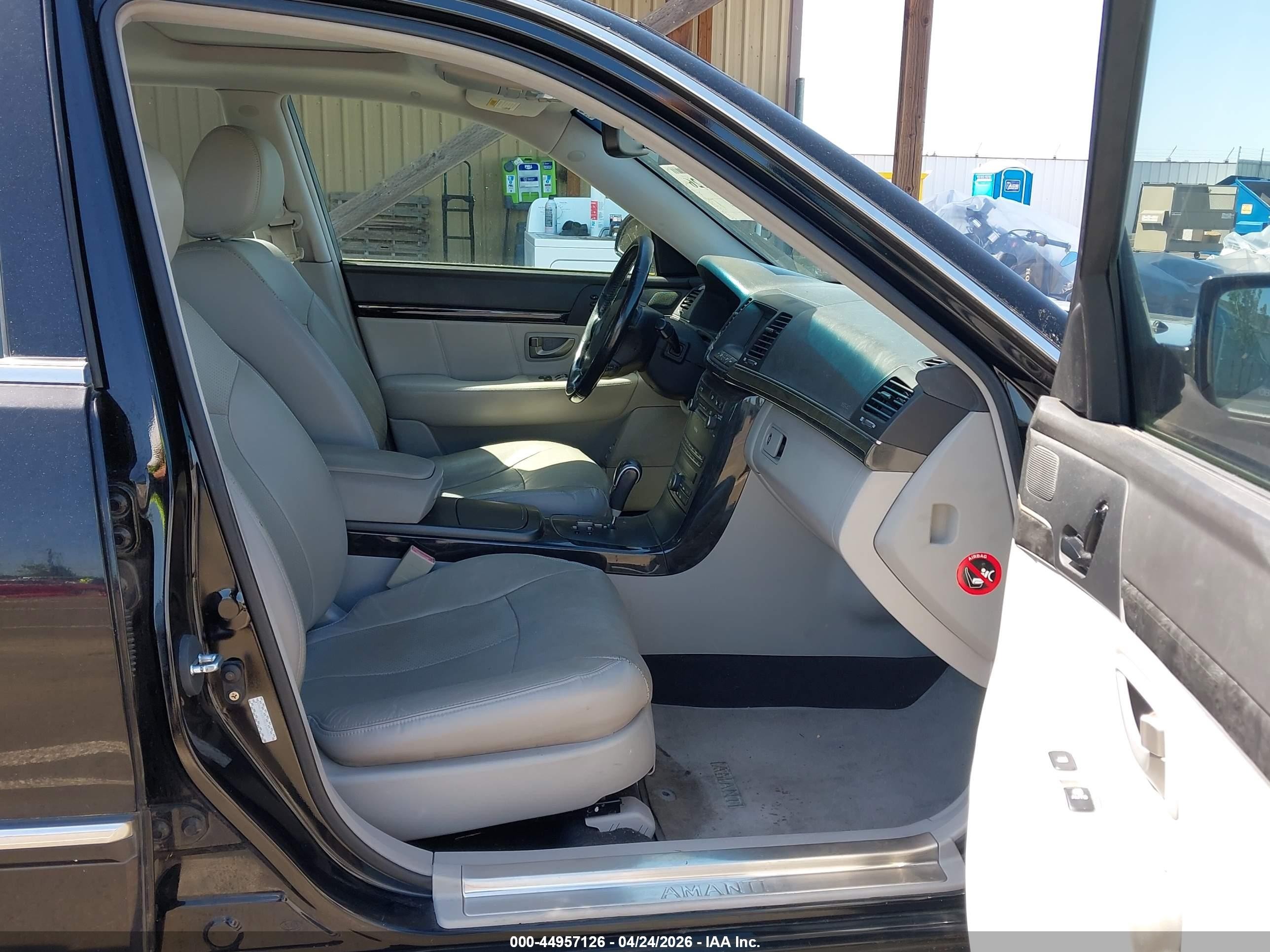 2008 Kia Amanti   Black vin: KNALD125785156063