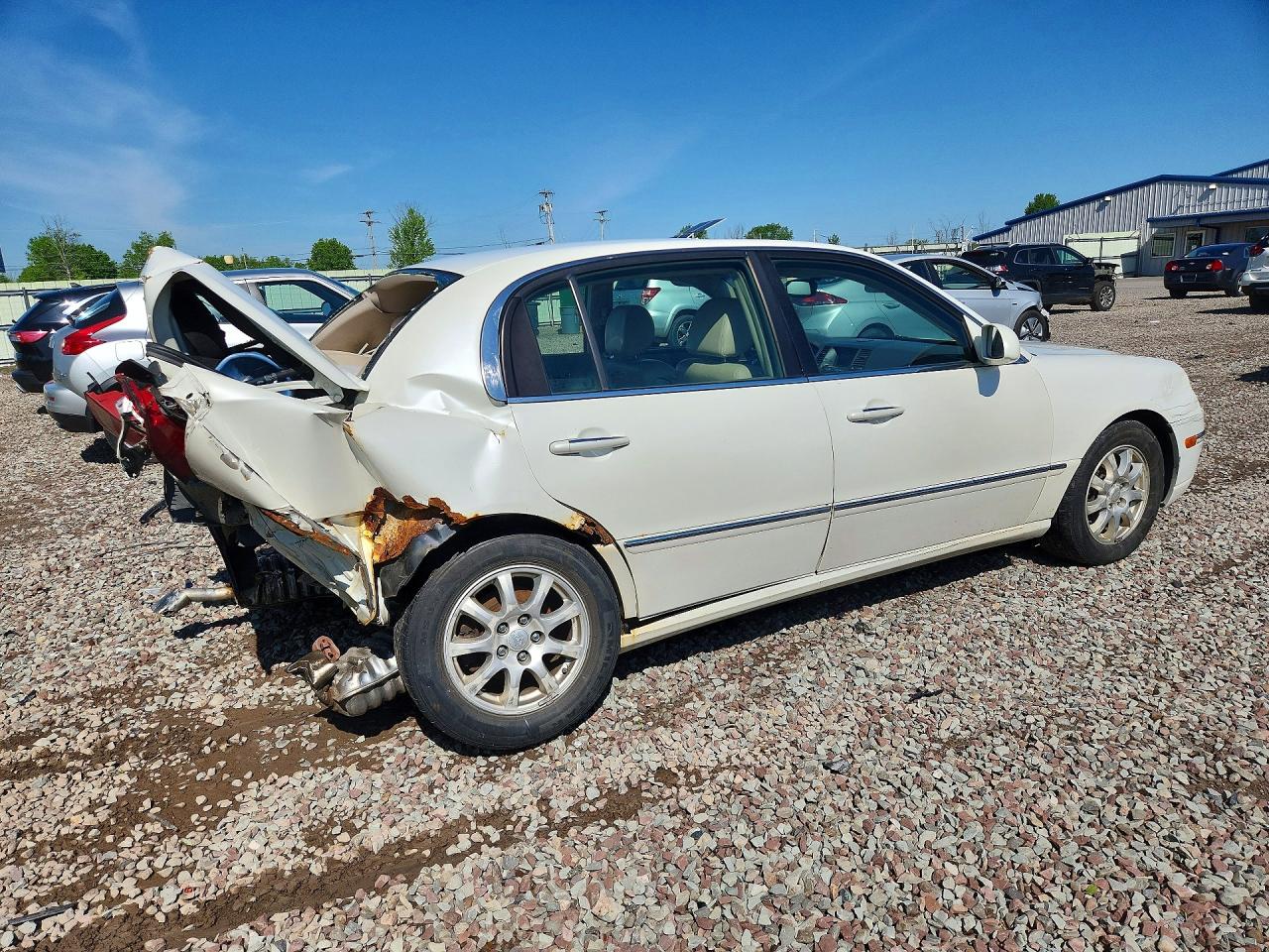 2008 Kia Amanti Base White vin: KNALD125785160842