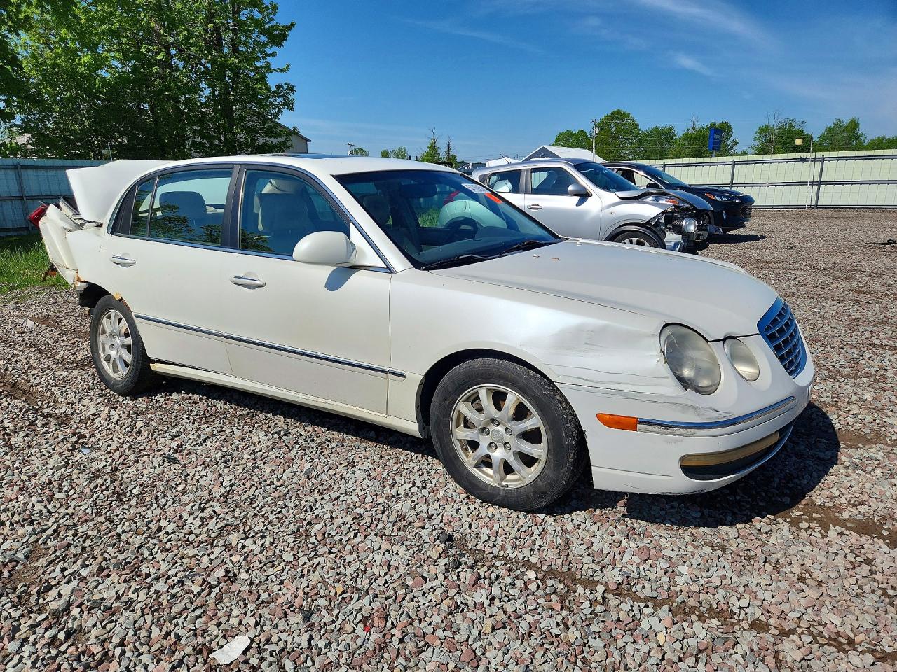 2008 Kia Amanti Base White vin: KNALD125785160842