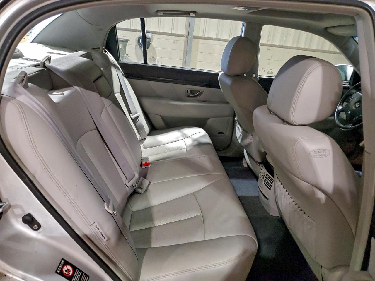 2008 Kia Amanti Silver vin: KNALD125985153214