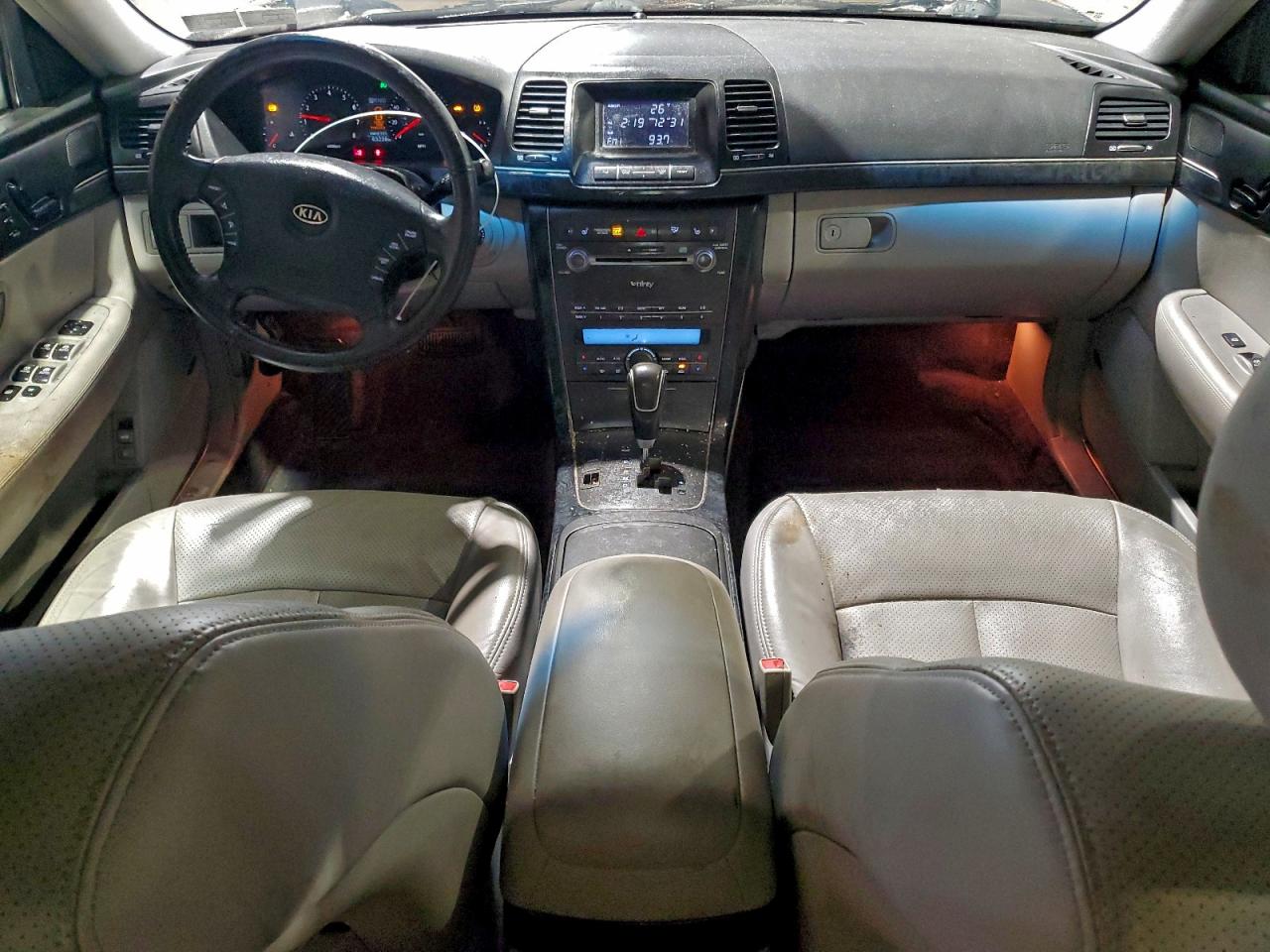 2008 Kia Amanti Silver vin: KNALD125985153214