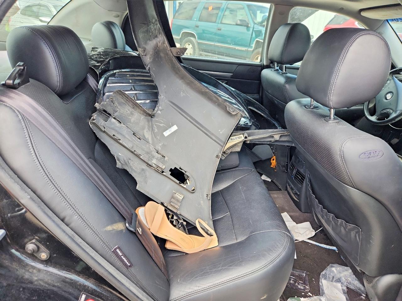 2008 Kia Amanti Base Черный vin: KNALD125985154783
