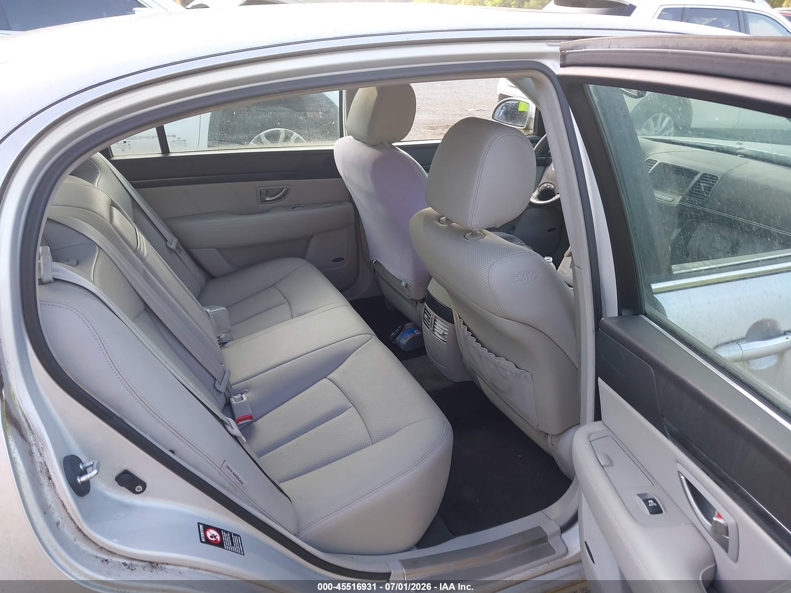 2008 Kia Amanti   Silver vin: KNALD125X85158048