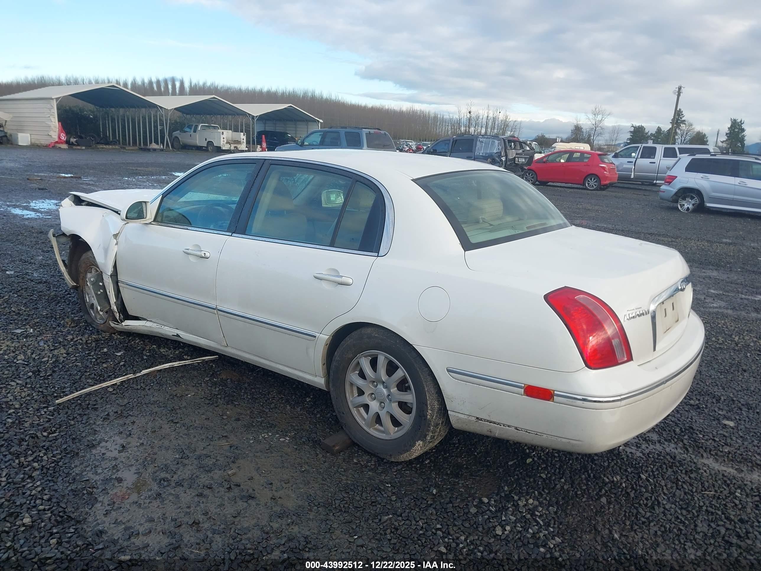 2008 Kia Amanti   White vin: KNALD125X85163590