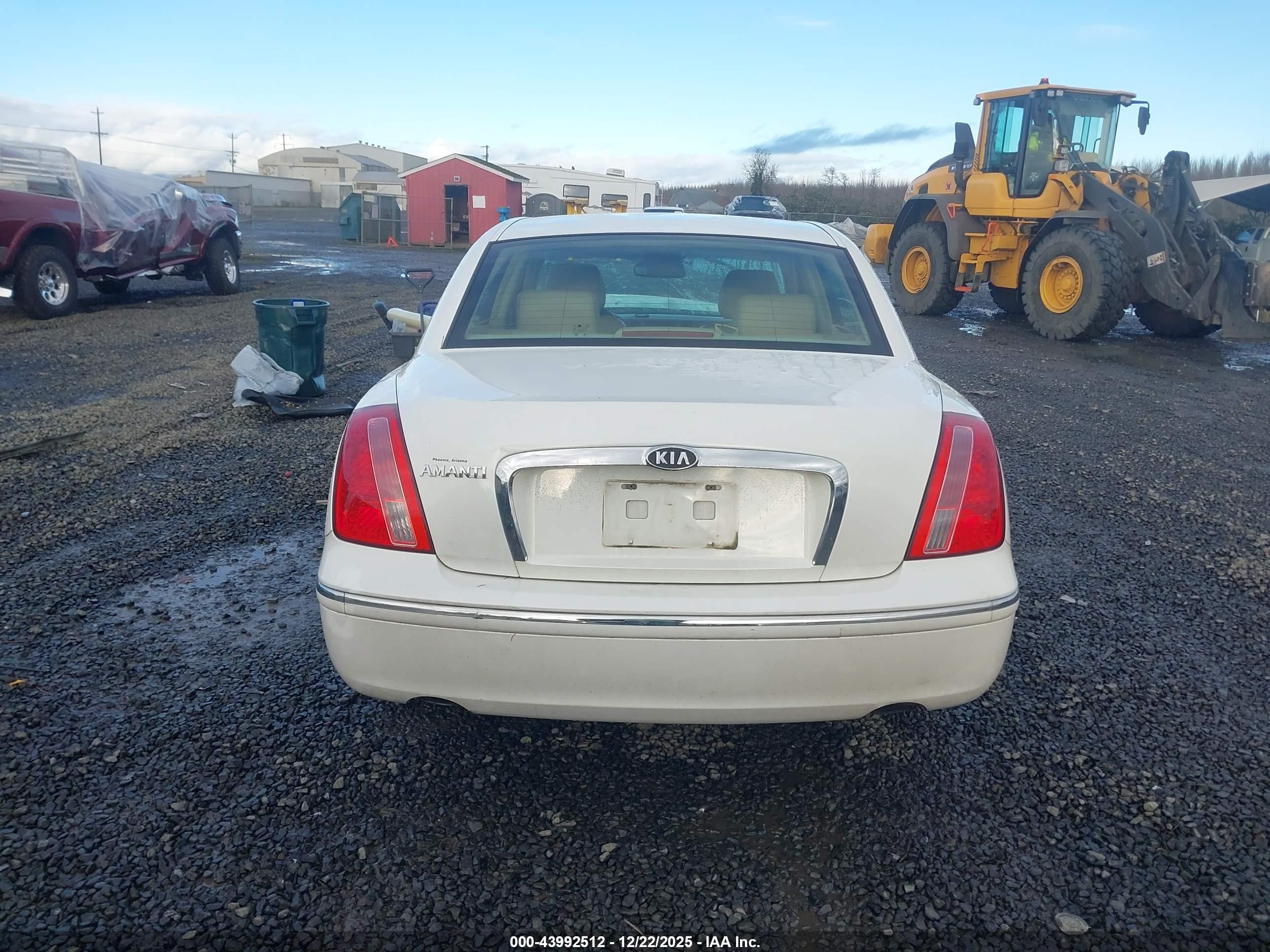 2008 Kia Amanti   White vin: KNALD125X85163590