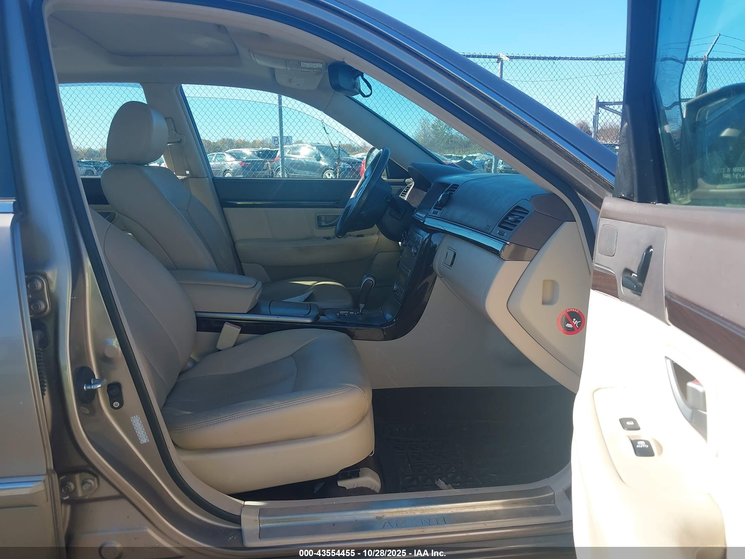 2008 Kia Amanti   Желто-коричневый vin: KNALD125X85167803