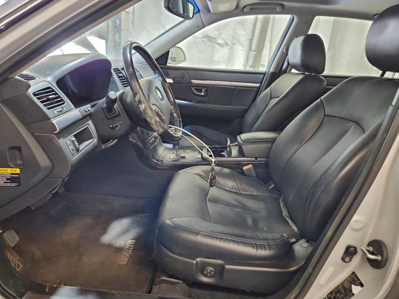 2009 Kia Amanti Silver vin: KNALD225295173828