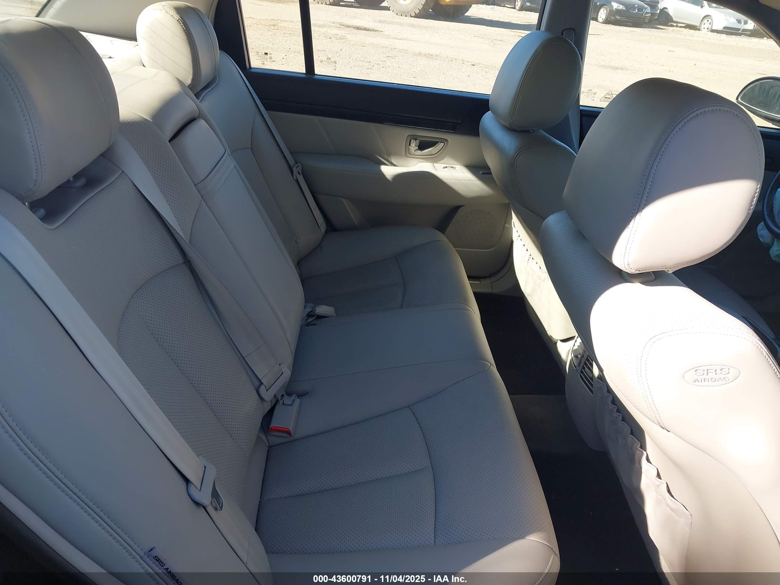 2009 Kia Amanti   Black vin: KNALD225395170274