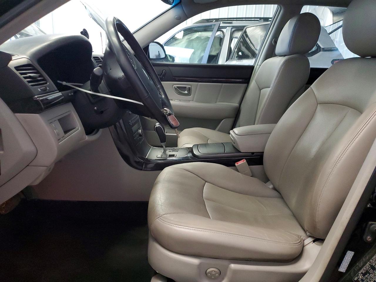 2009 Kia Amanti Base Черный vin: KNALD225595170390