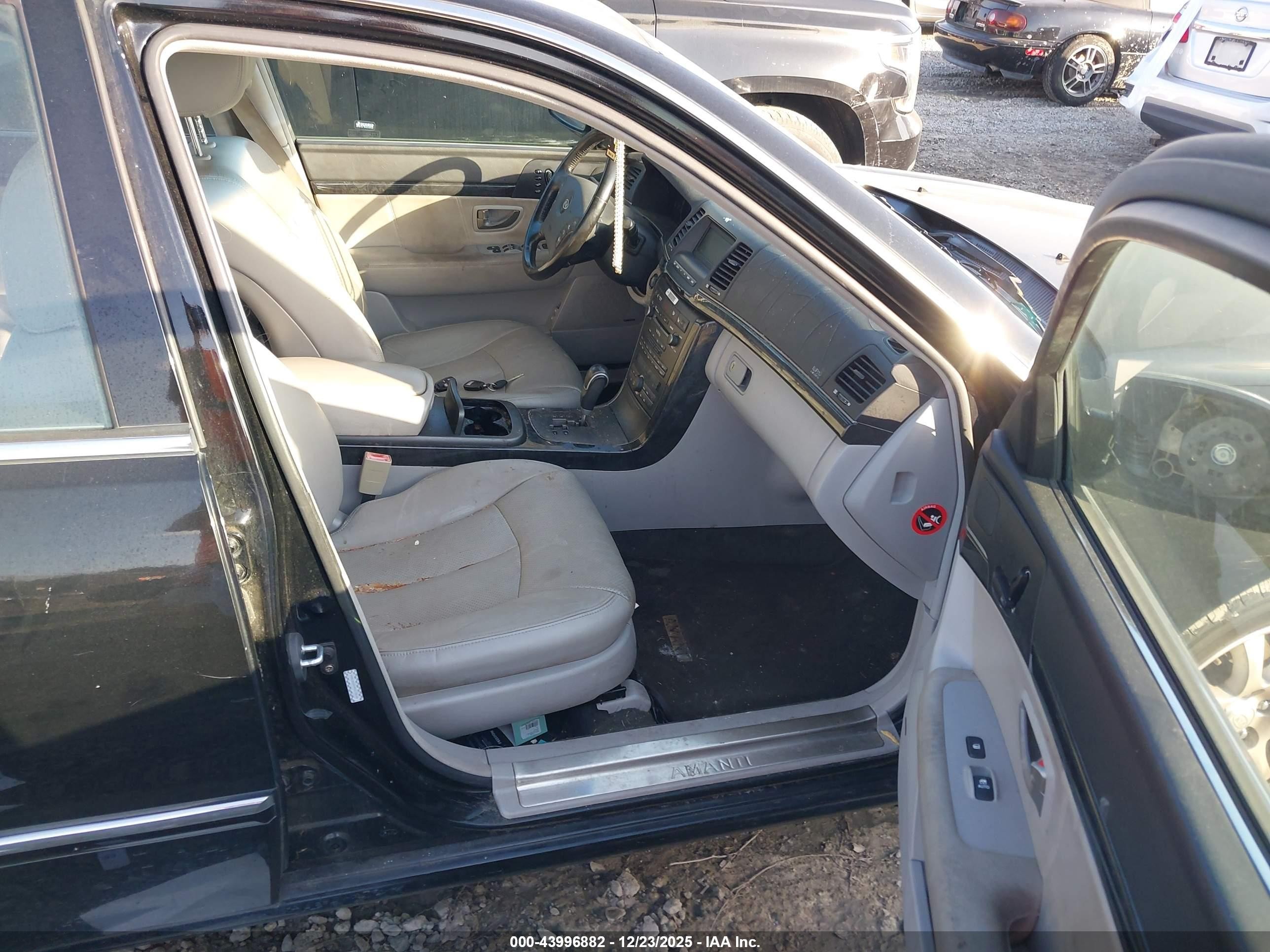 2009 Kia Amanti   Black vin: KNALD225995170148
