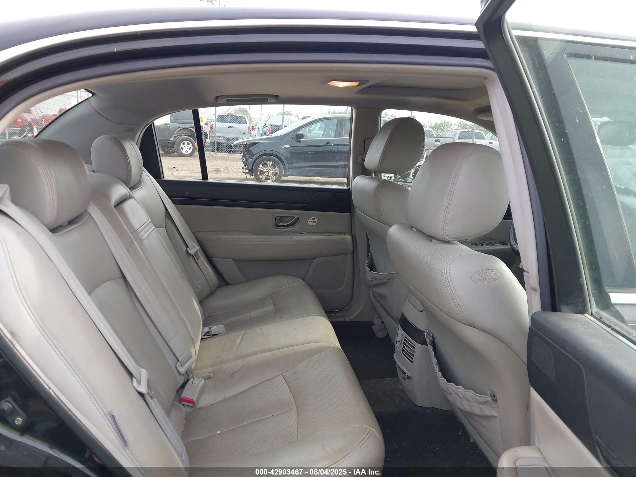 2009 Kia Amanti   Black vin: KNALD225X95170093