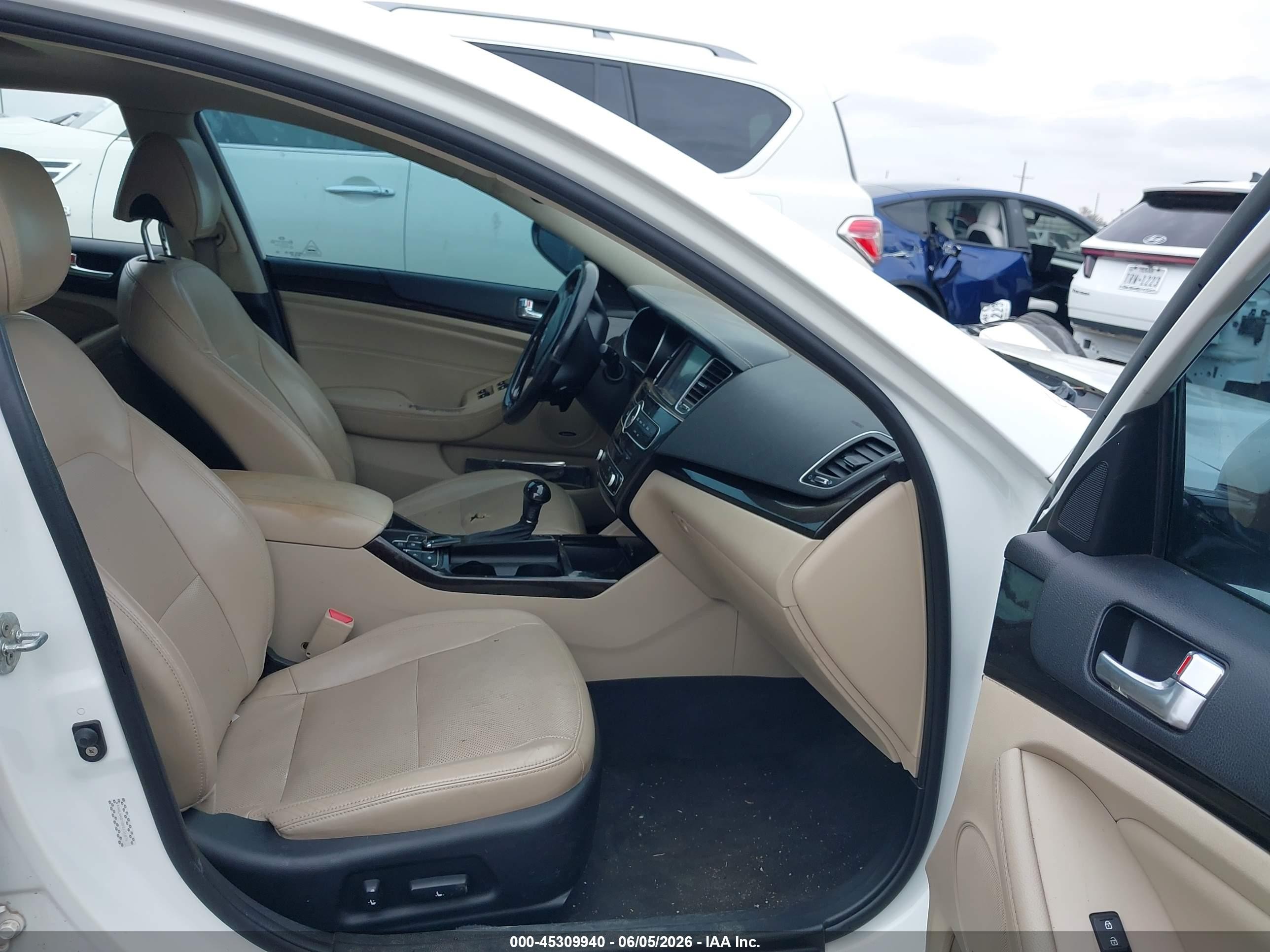 2014 Kia Cadenza Premium White vin: KNALN4D70E5131076