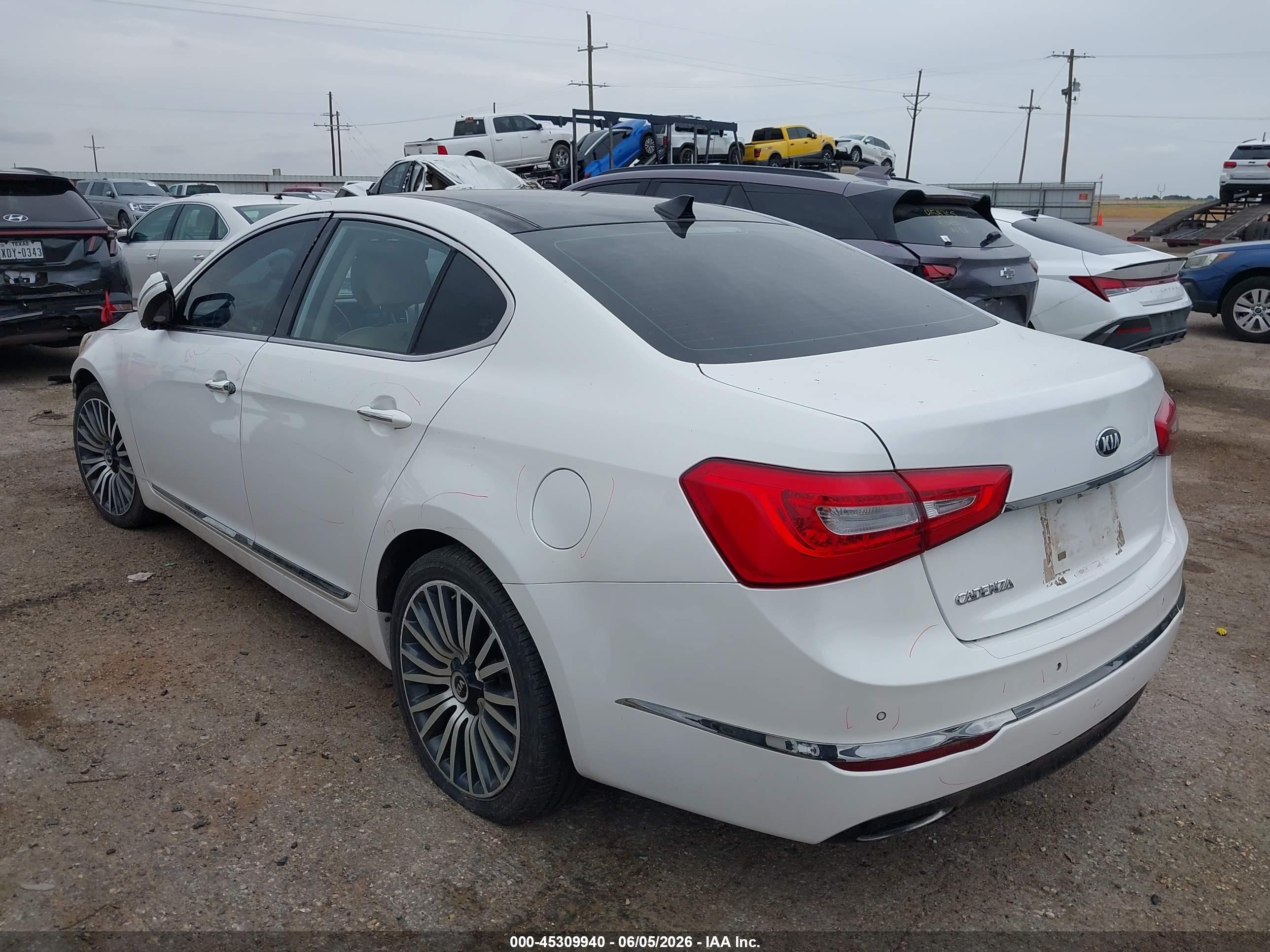 2014 Kia Cadenza Premium White vin: KNALN4D70E5131076