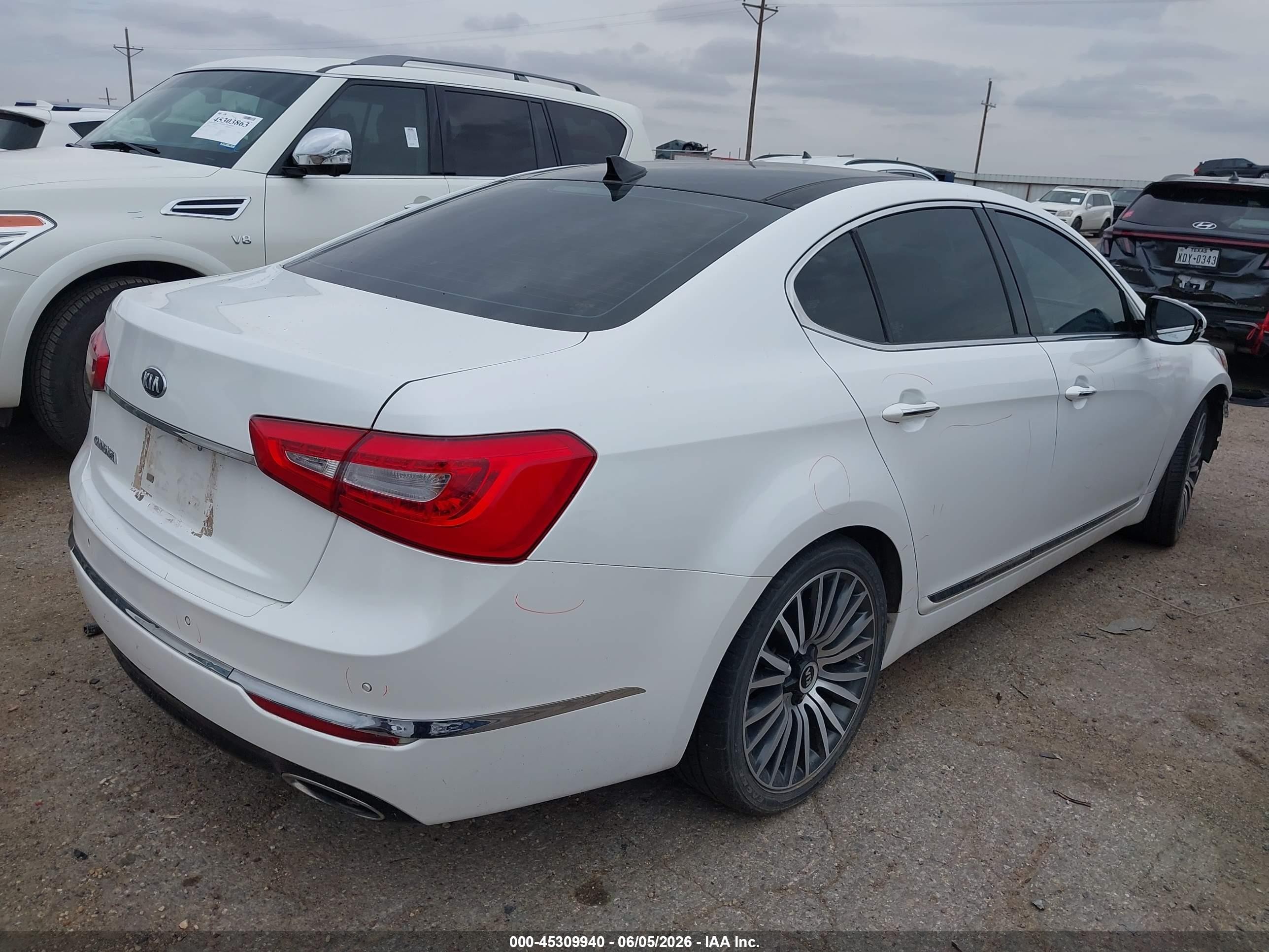 2014 Kia Cadenza Premium White vin: KNALN4D70E5131076