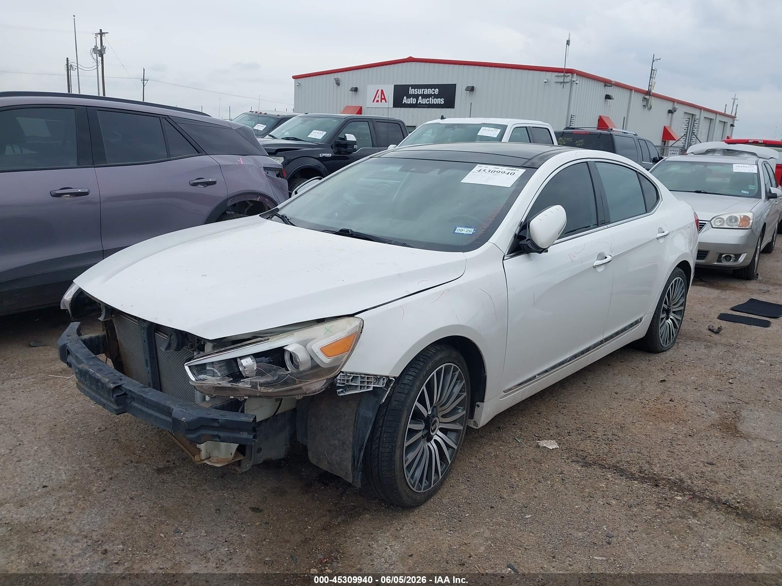 2014 Kia Cadenza Premium White vin: KNALN4D70E5131076