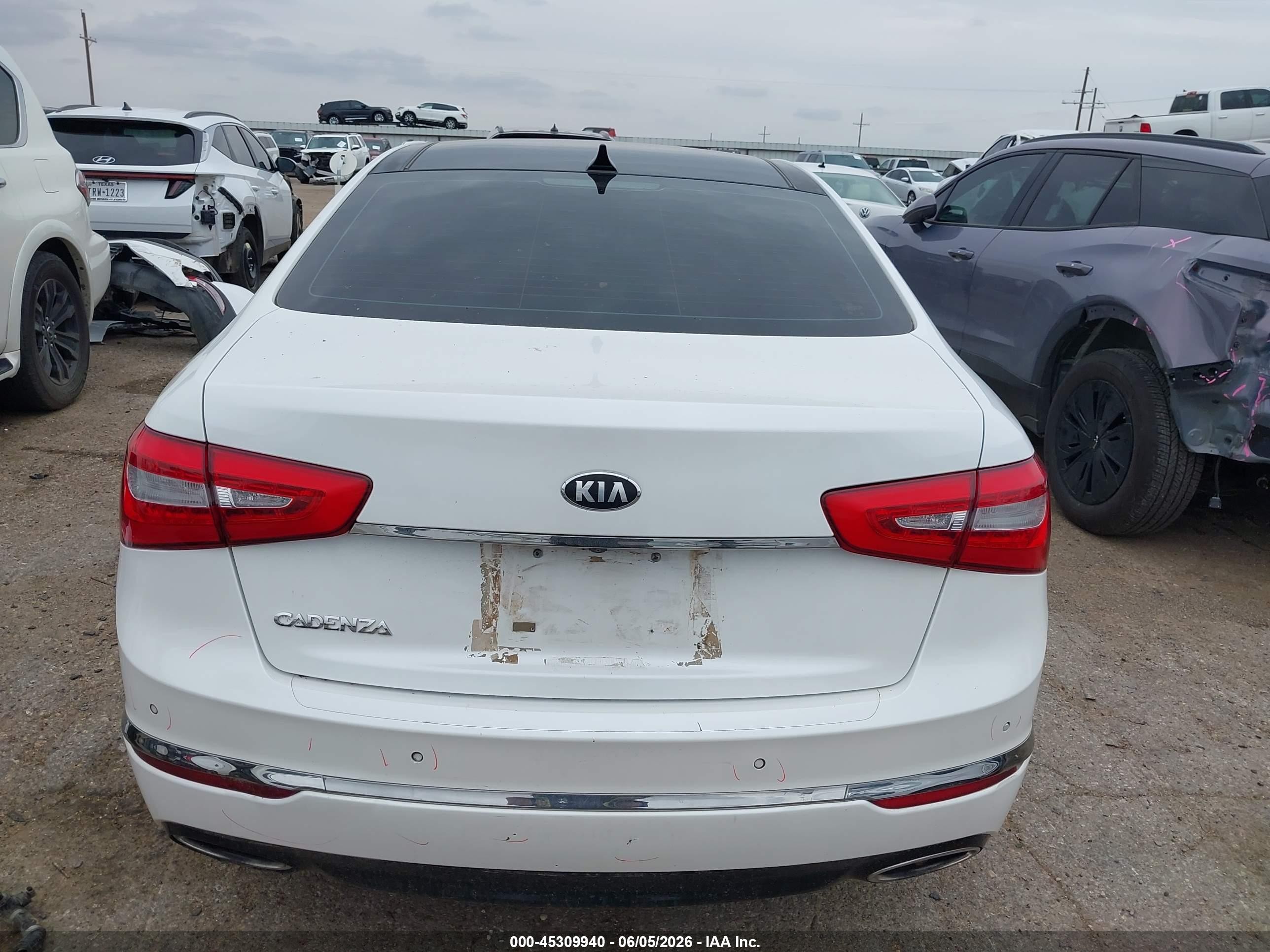 2014 Kia Cadenza Premium White vin: KNALN4D70E5131076