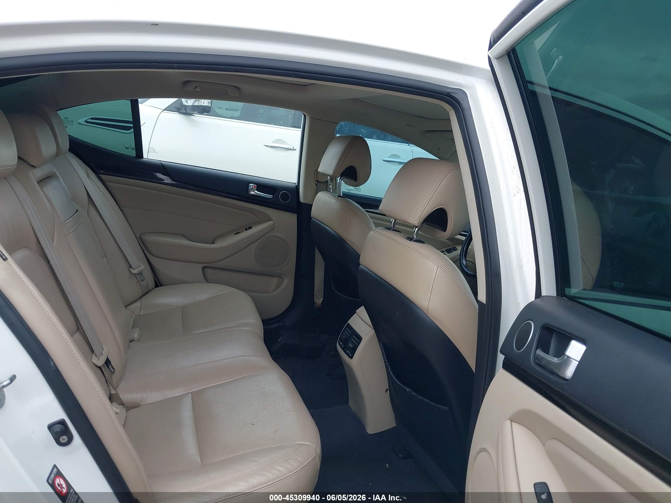 2014 Kia Cadenza Premium White vin: KNALN4D70E5131076
