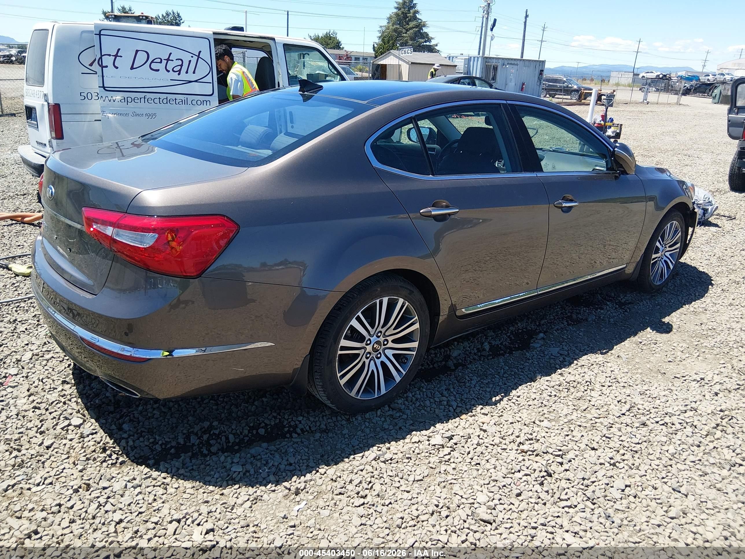 2015 Kia Cadenza Premium Коричневый vin: KNALN4D70F5171272