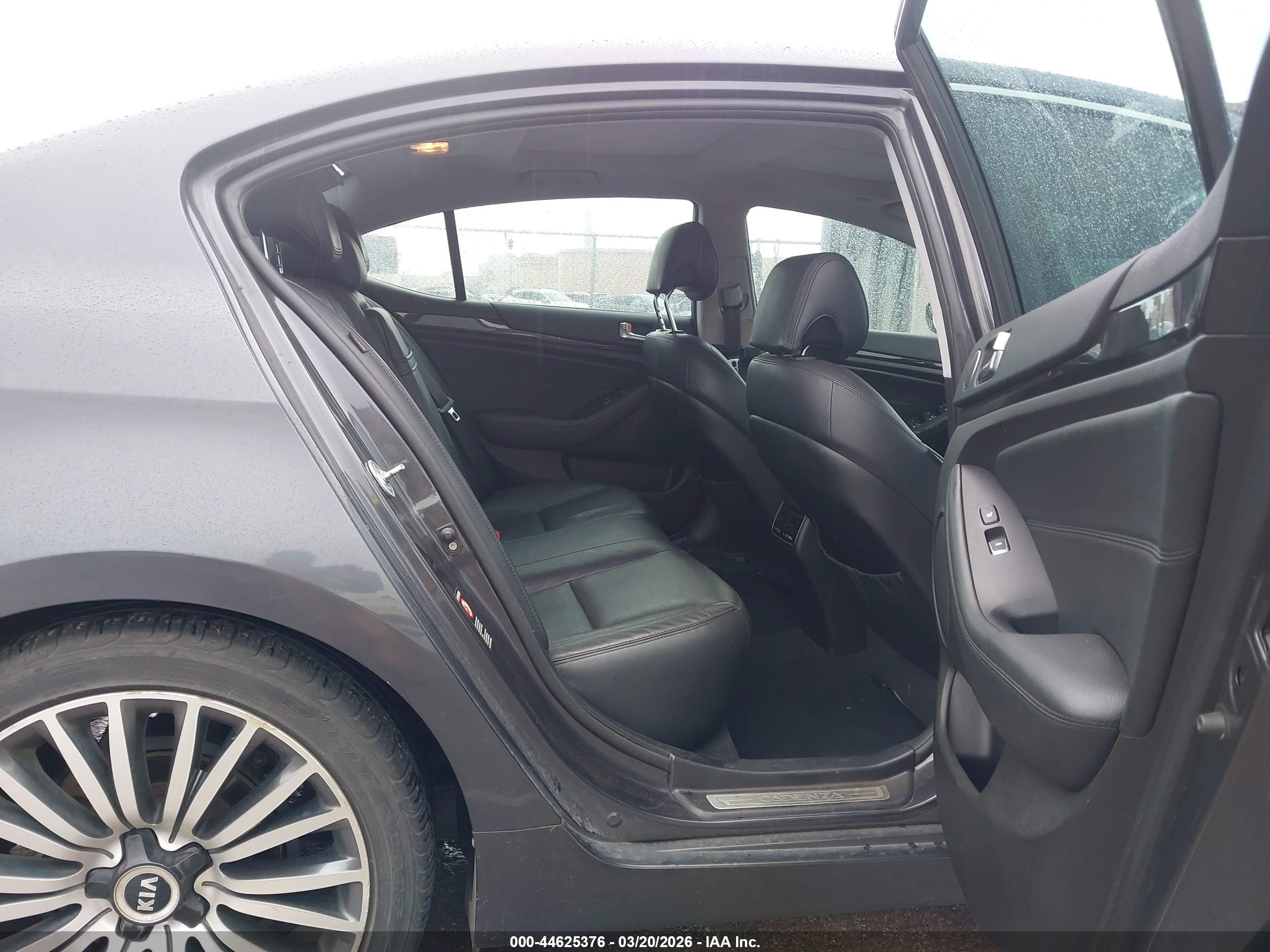 2015 Kia Cadenza Premium Gray vin: KNALN4D70F5176004