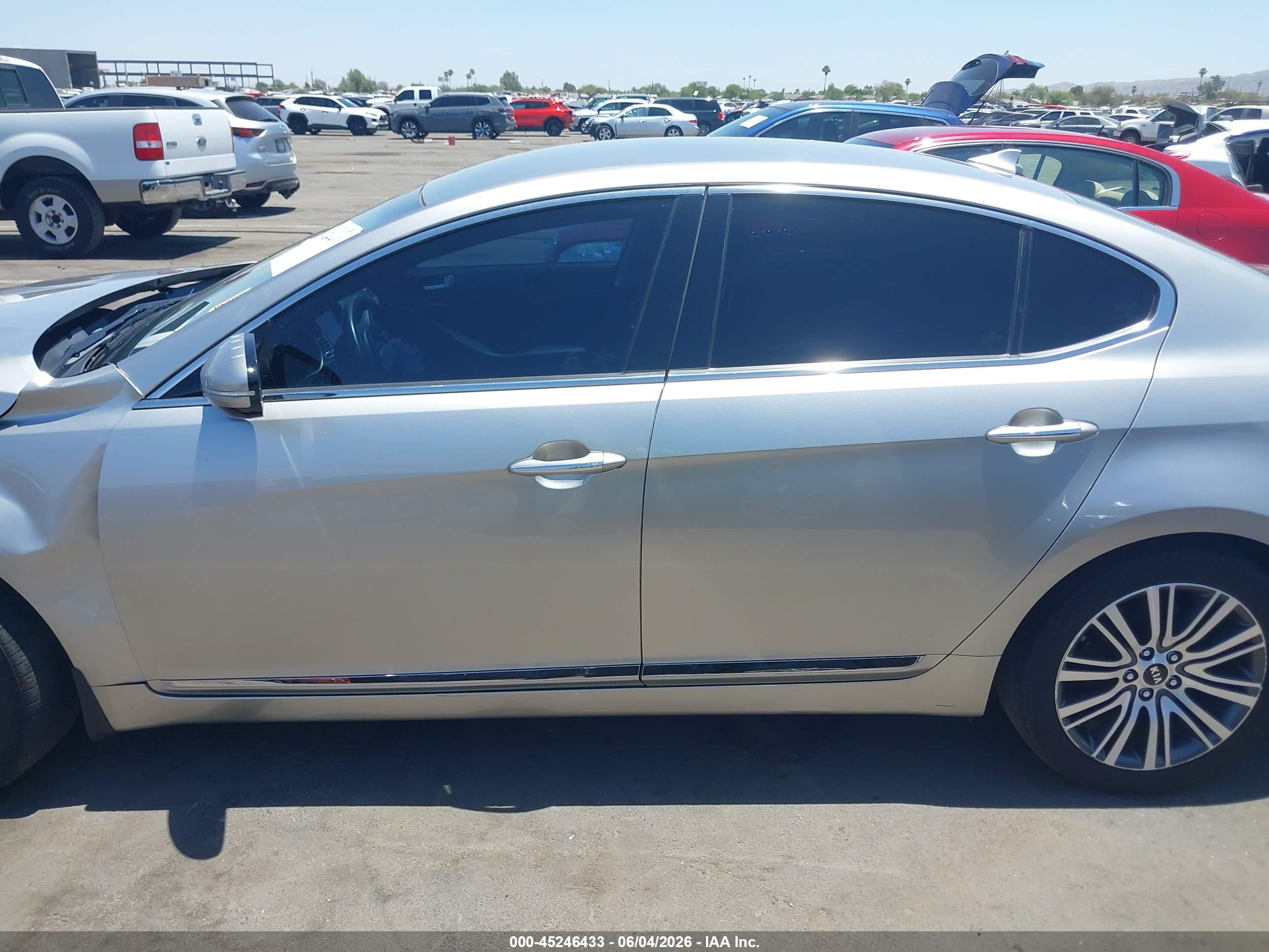 2014 Kia Cadenza Premium Silver vin: KNALN4D71E5119681