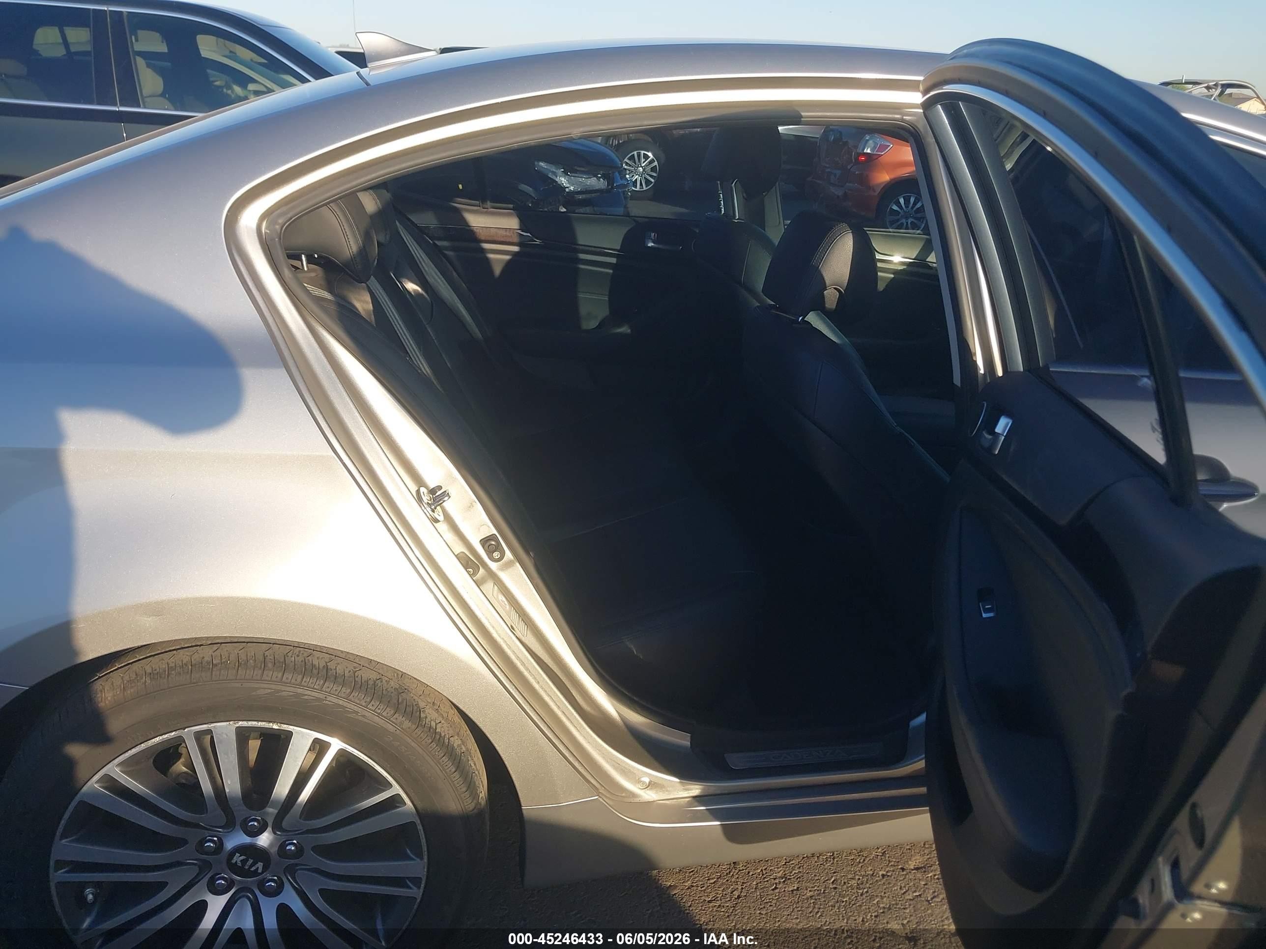 2014 Kia Cadenza Premium Silver vin: KNALN4D71E5119681
