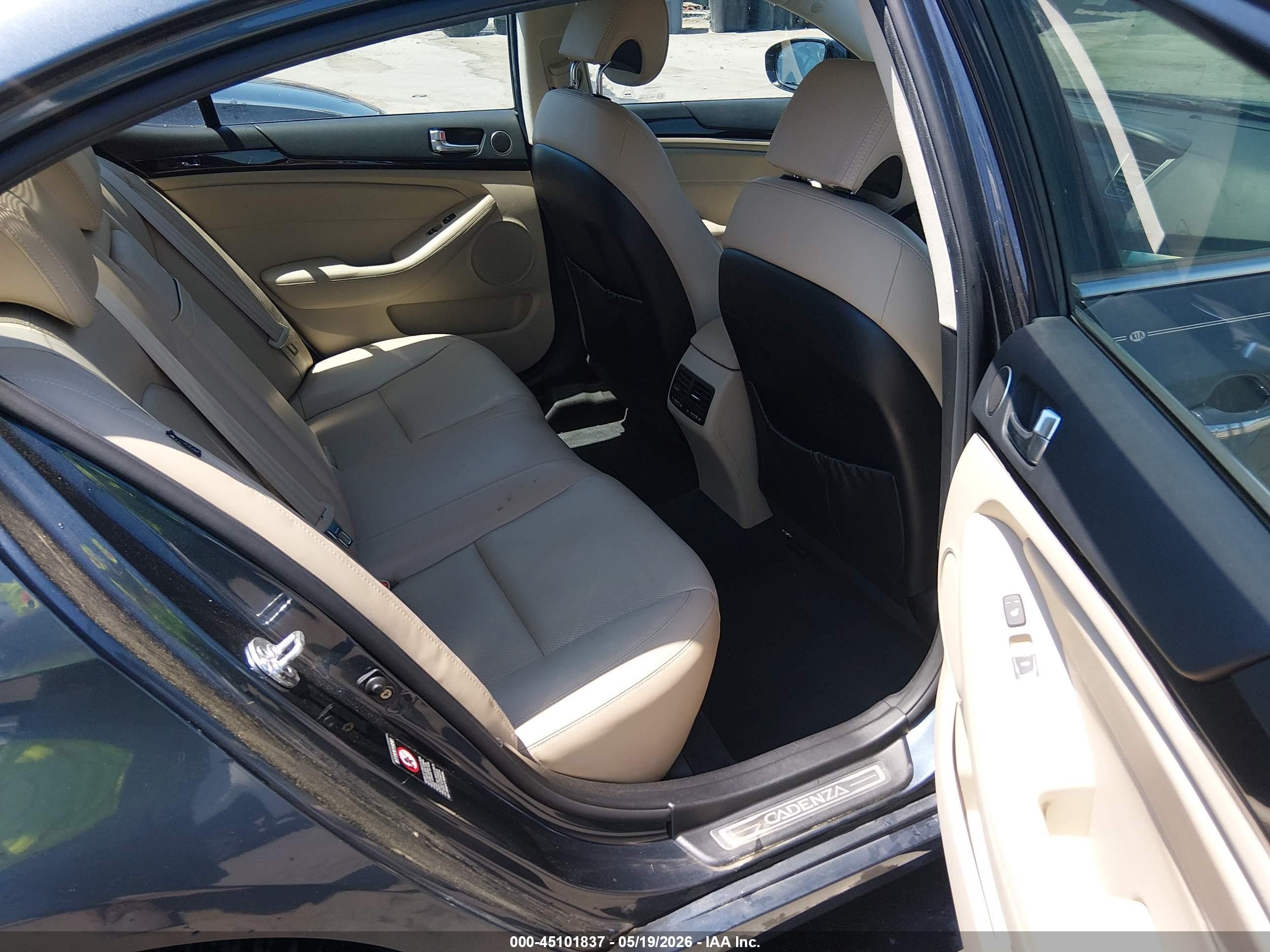 2014 Kia Cadenza Premium Blue vin: KNALN4D71E5132267