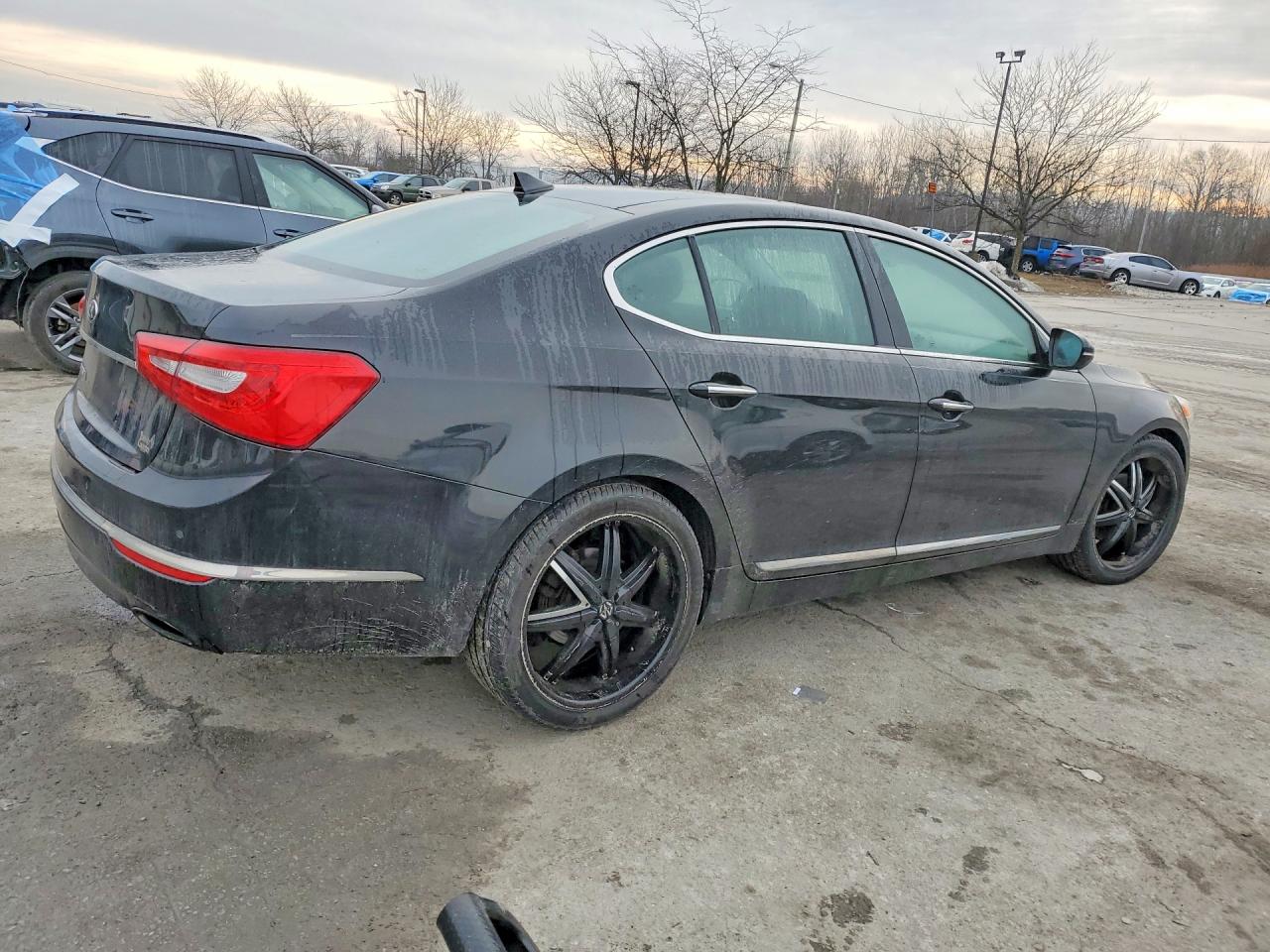 2014 Kia Cadenza Premium Black vin: KNALN4D71E5133208