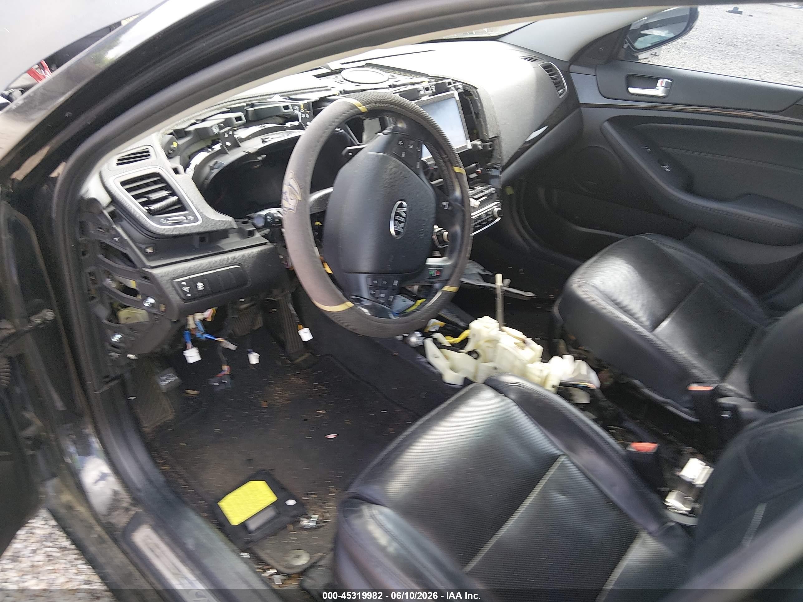 2015 Kia Cadenza Premium Black vin: KNALN4D71F5171801