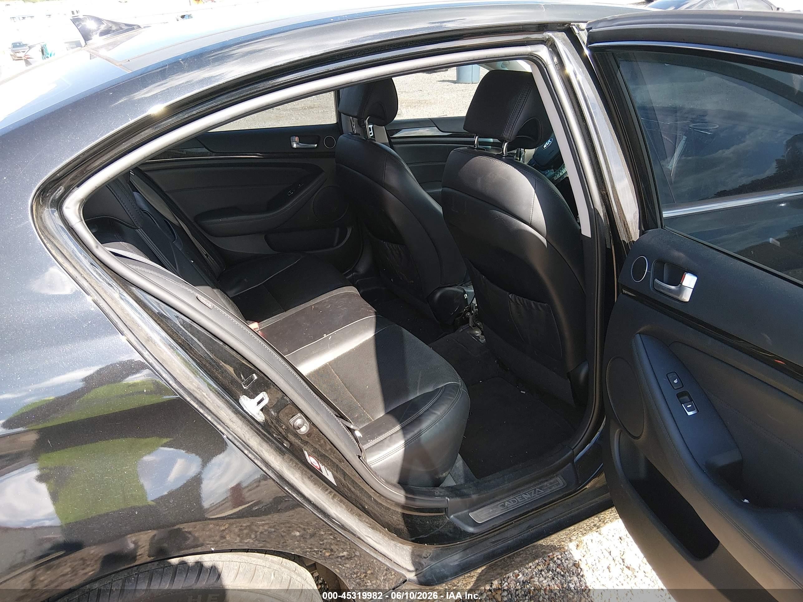 2015 Kia Cadenza Premium Black vin: KNALN4D71F5171801